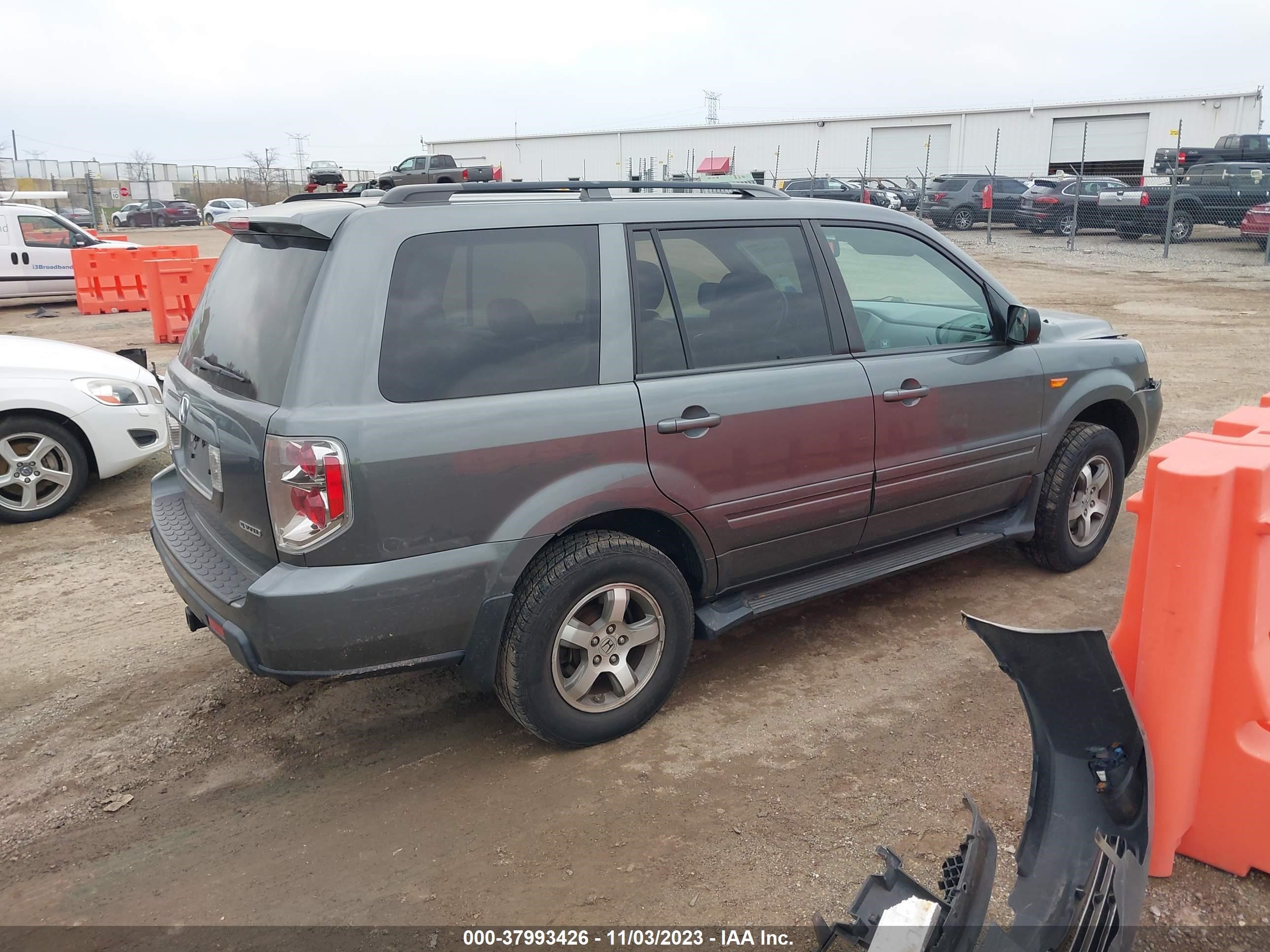 Photo 3 VIN: 5FNYF18578B031248 - HONDA PILOT 