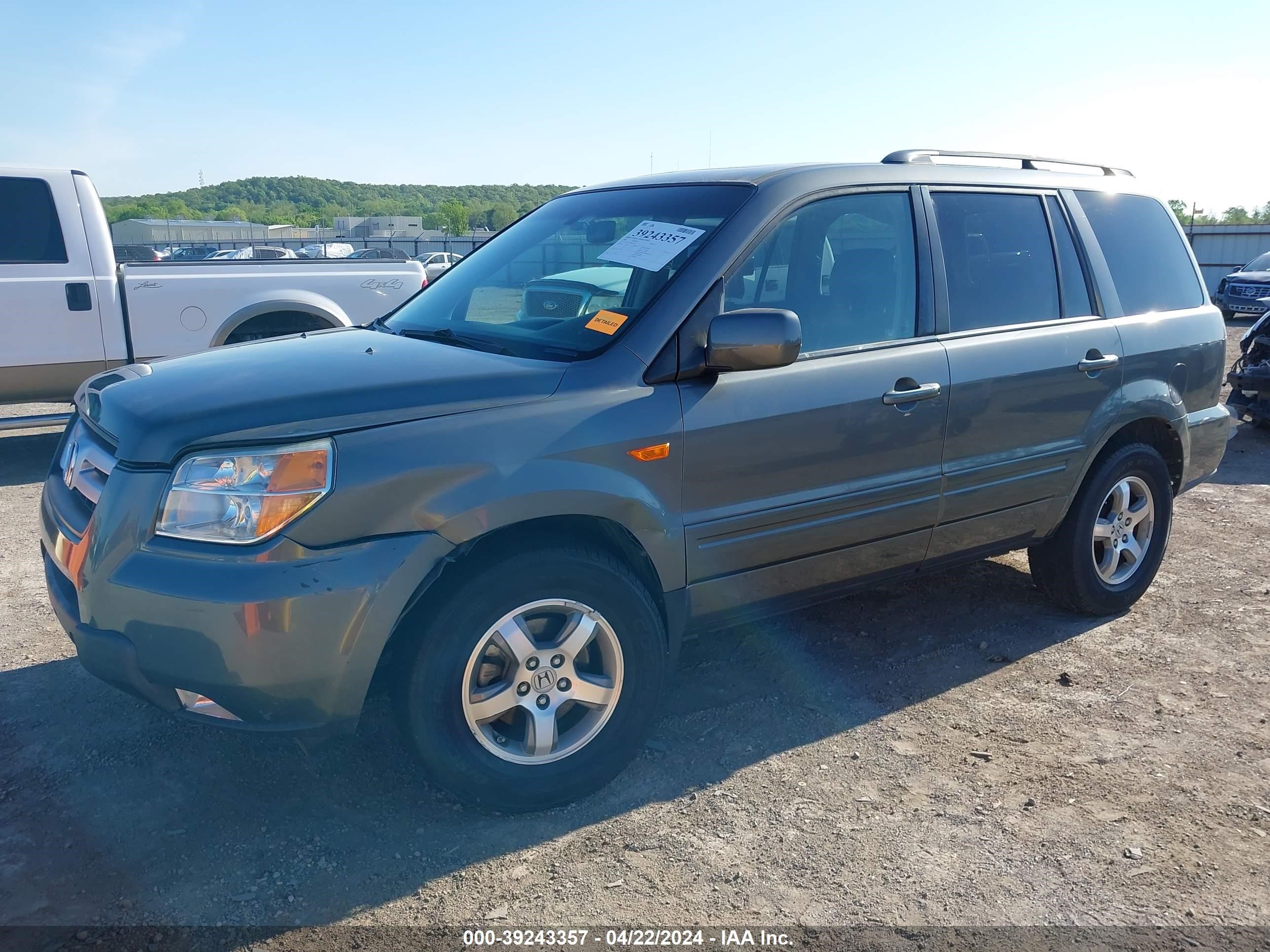 Photo 1 VIN: 5FNYF18578B035963 - HONDA PILOT 