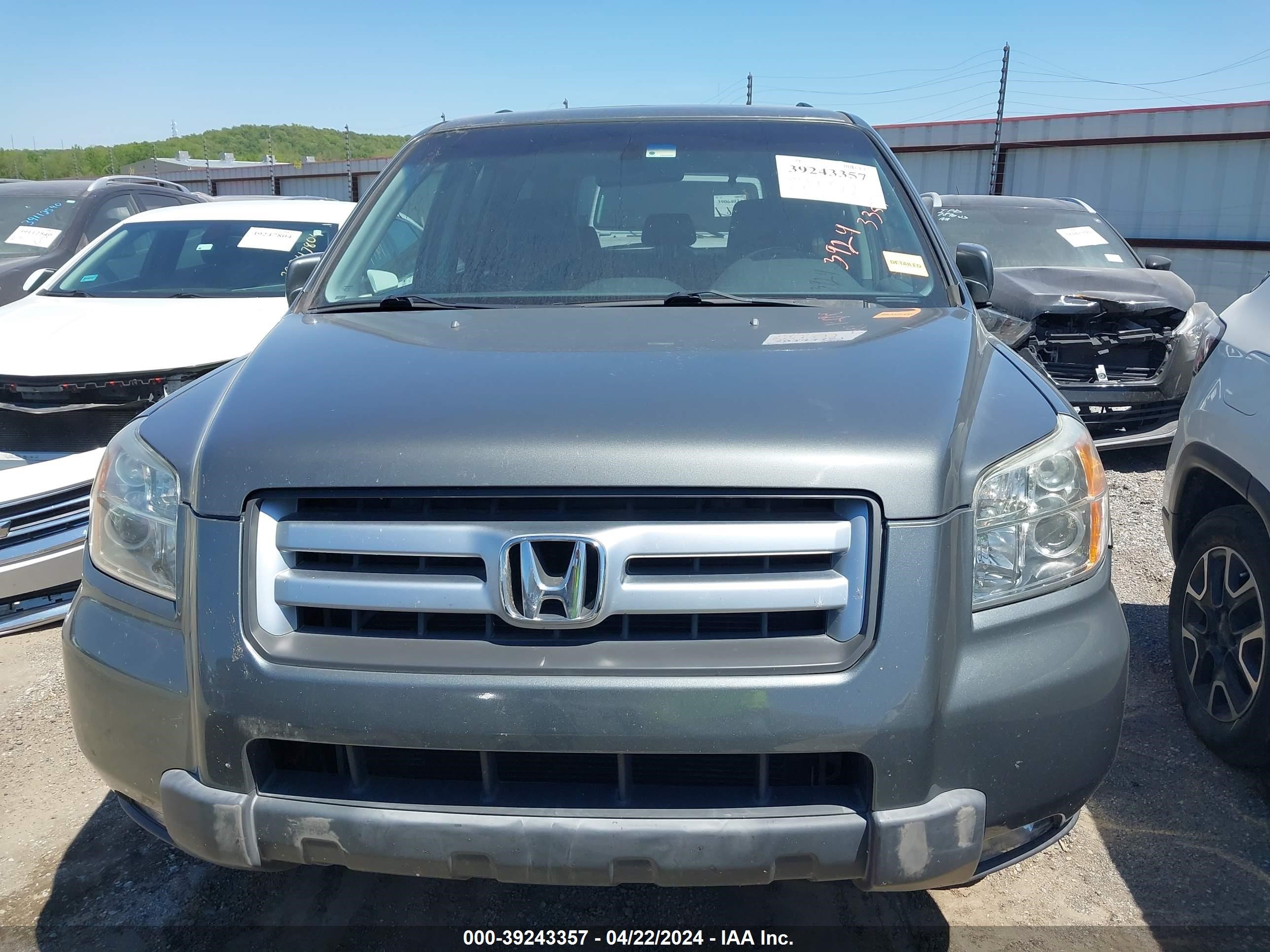 Photo 11 VIN: 5FNYF18578B035963 - HONDA PILOT 