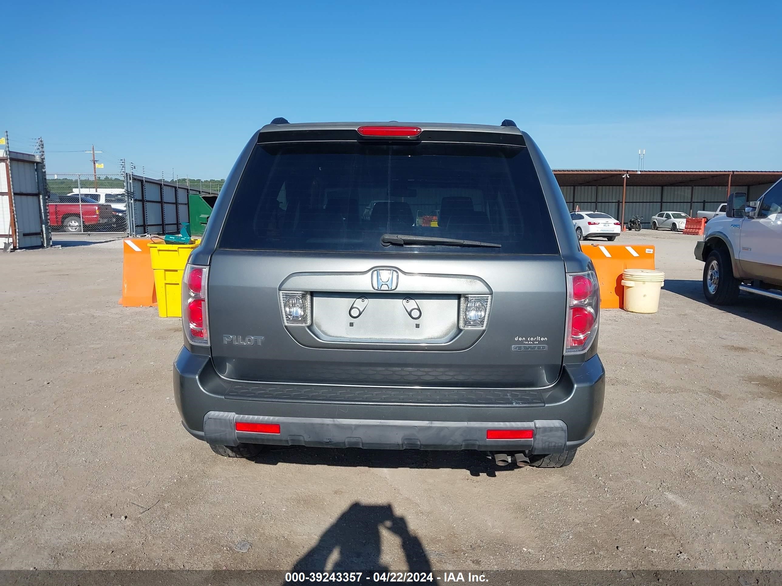 Photo 15 VIN: 5FNYF18578B035963 - HONDA PILOT 