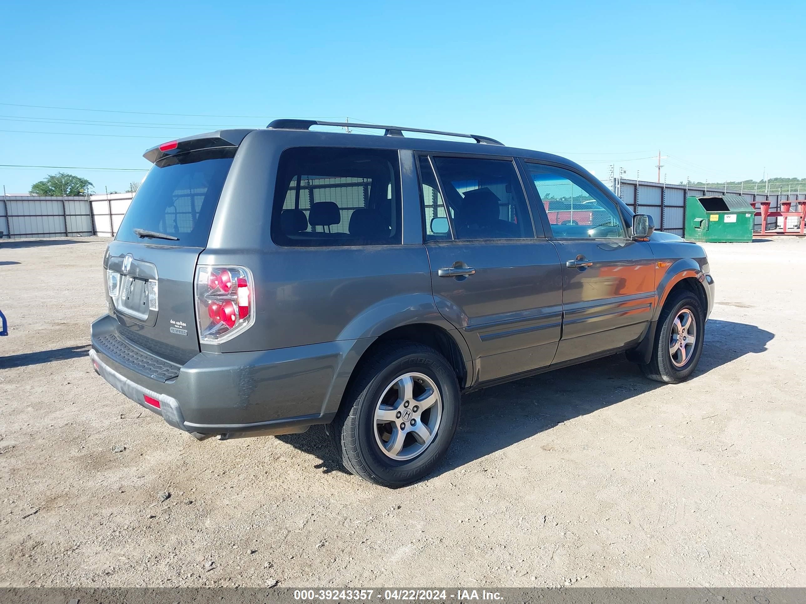 Photo 3 VIN: 5FNYF18578B035963 - HONDA PILOT 