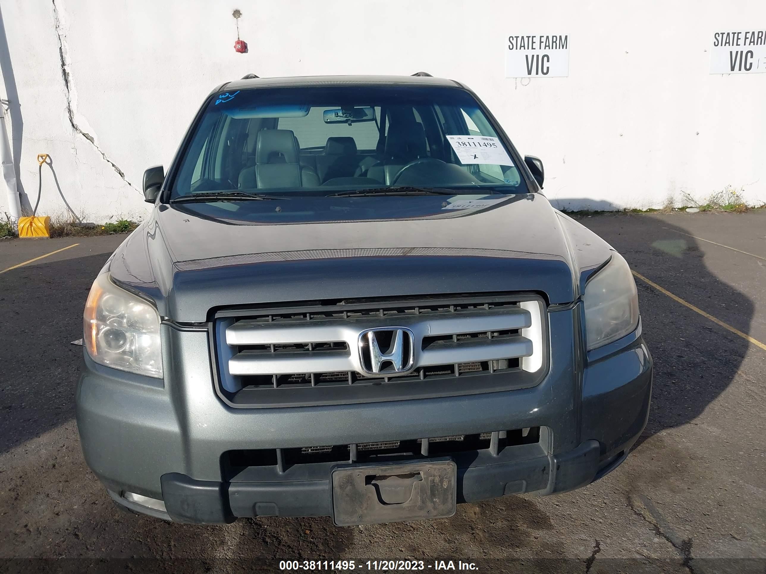 Photo 11 VIN: 5FNYF18588B021764 - HONDA PILOT 