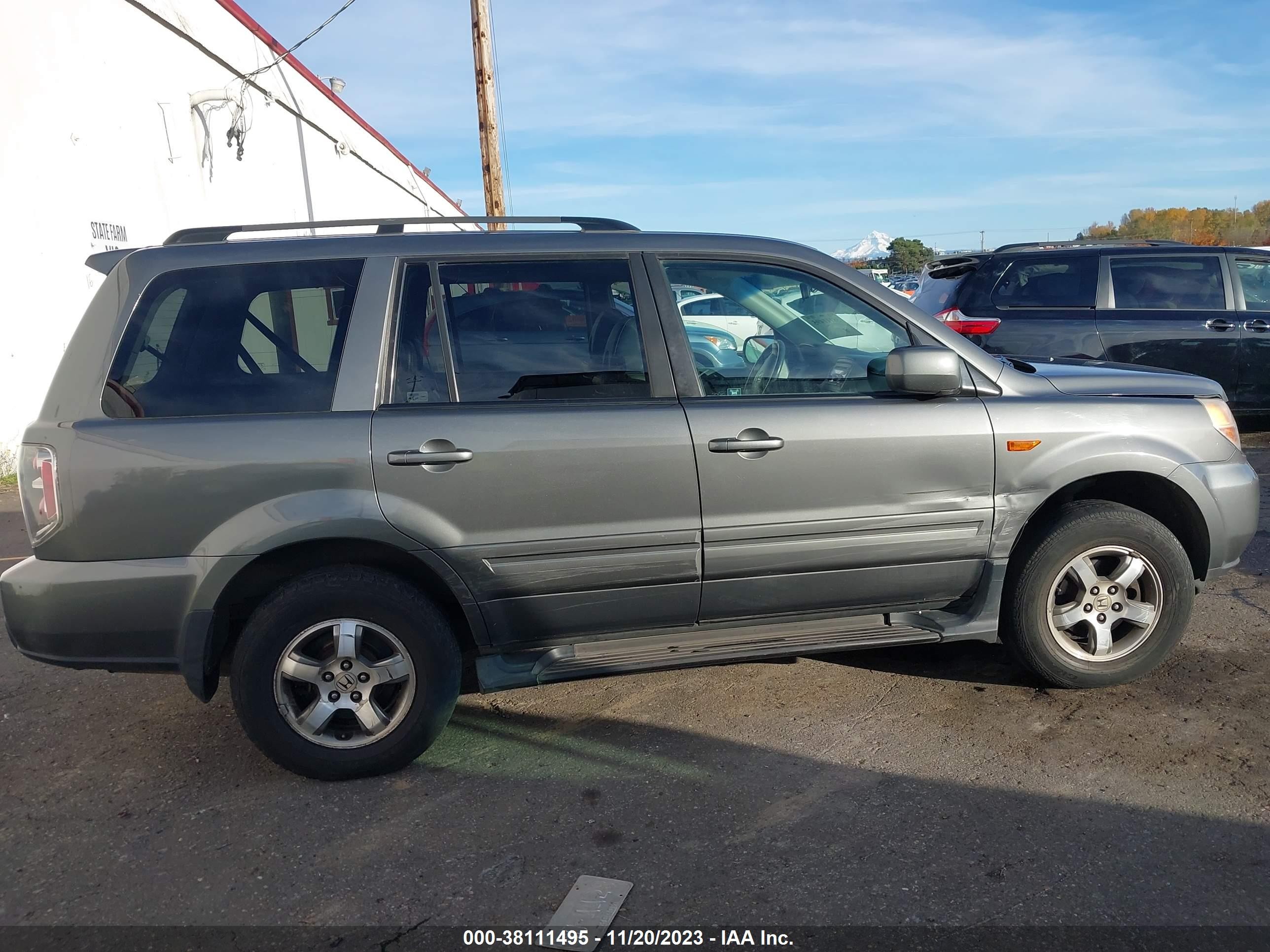 Photo 12 VIN: 5FNYF18588B021764 - HONDA PILOT 