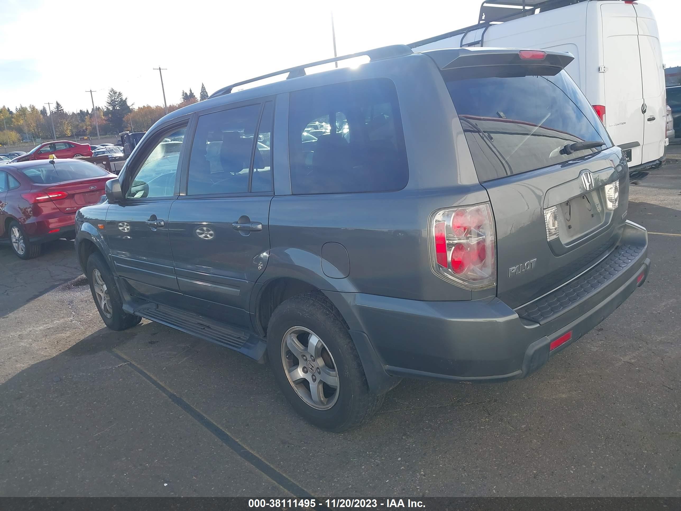 Photo 2 VIN: 5FNYF18588B021764 - HONDA PILOT 