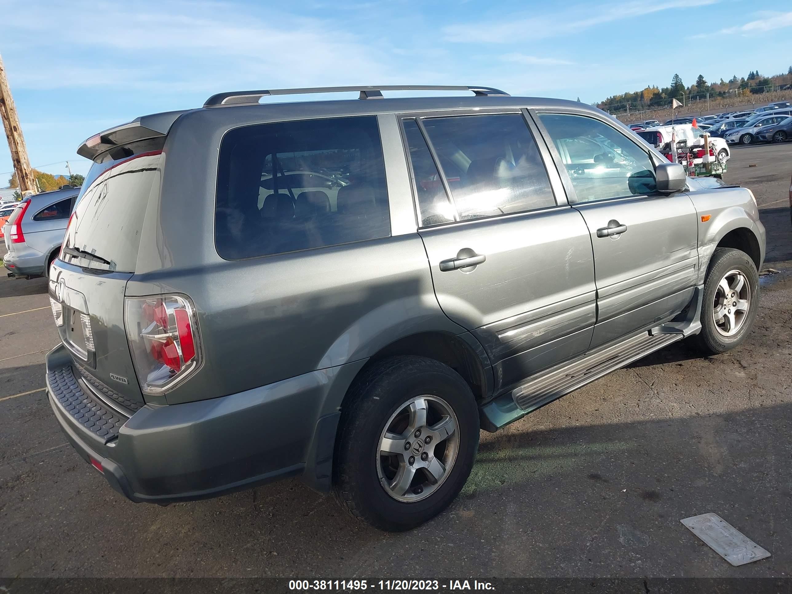 Photo 3 VIN: 5FNYF18588B021764 - HONDA PILOT 