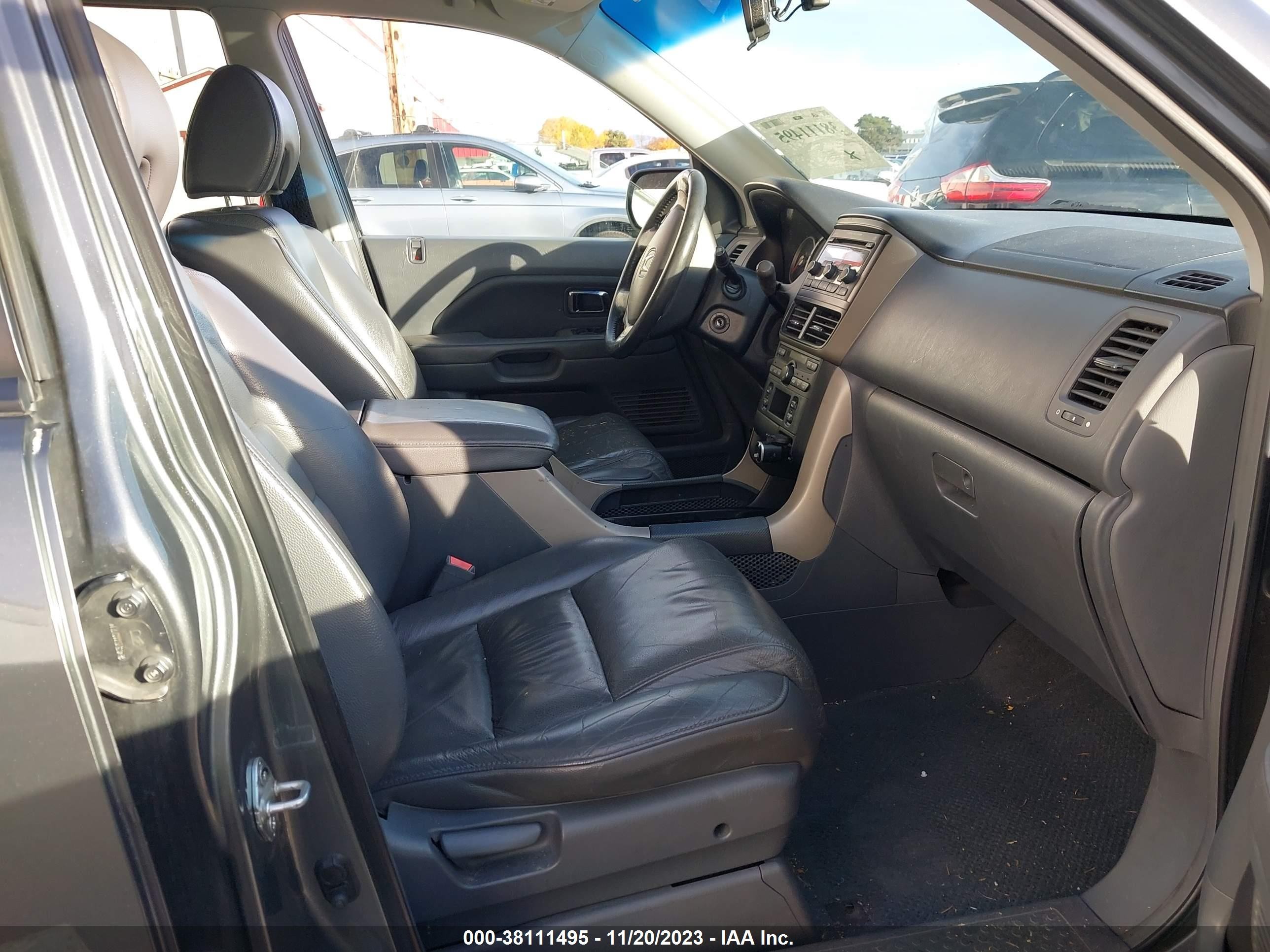 Photo 4 VIN: 5FNYF18588B021764 - HONDA PILOT 