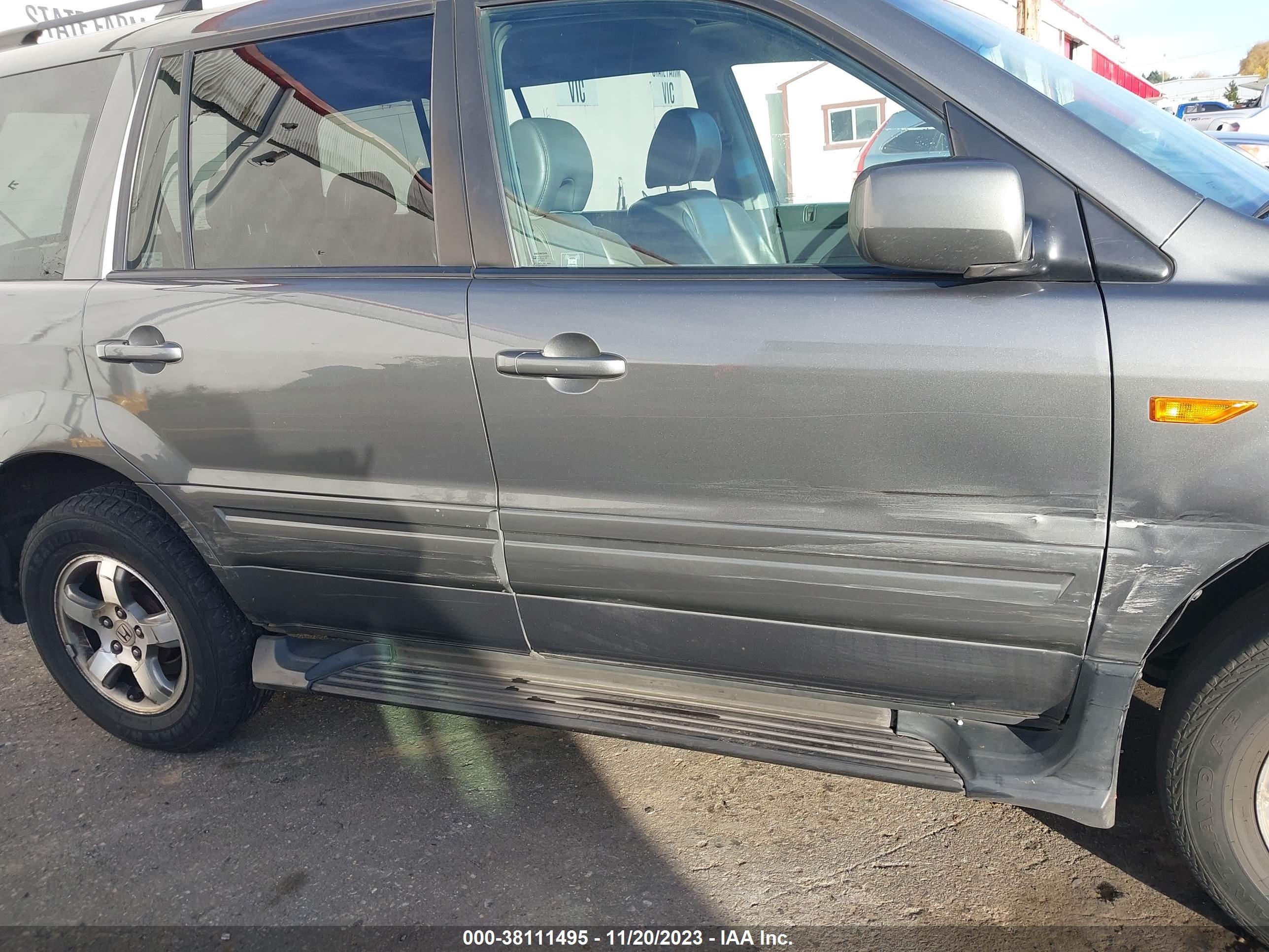 Photo 5 VIN: 5FNYF18588B021764 - HONDA PILOT 