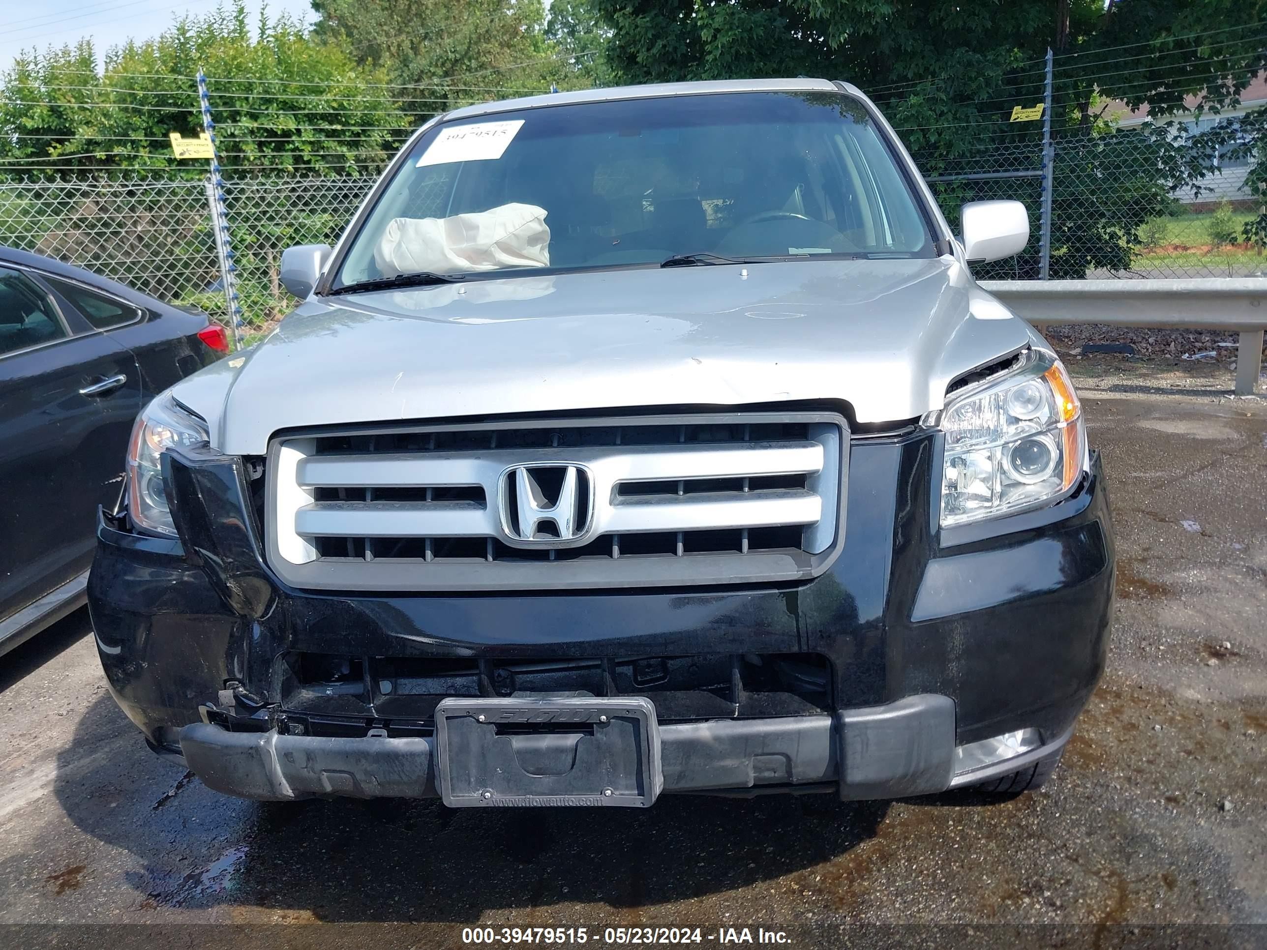 Photo 11 VIN: 5FNYF185X7B000137 - HONDA PILOT 