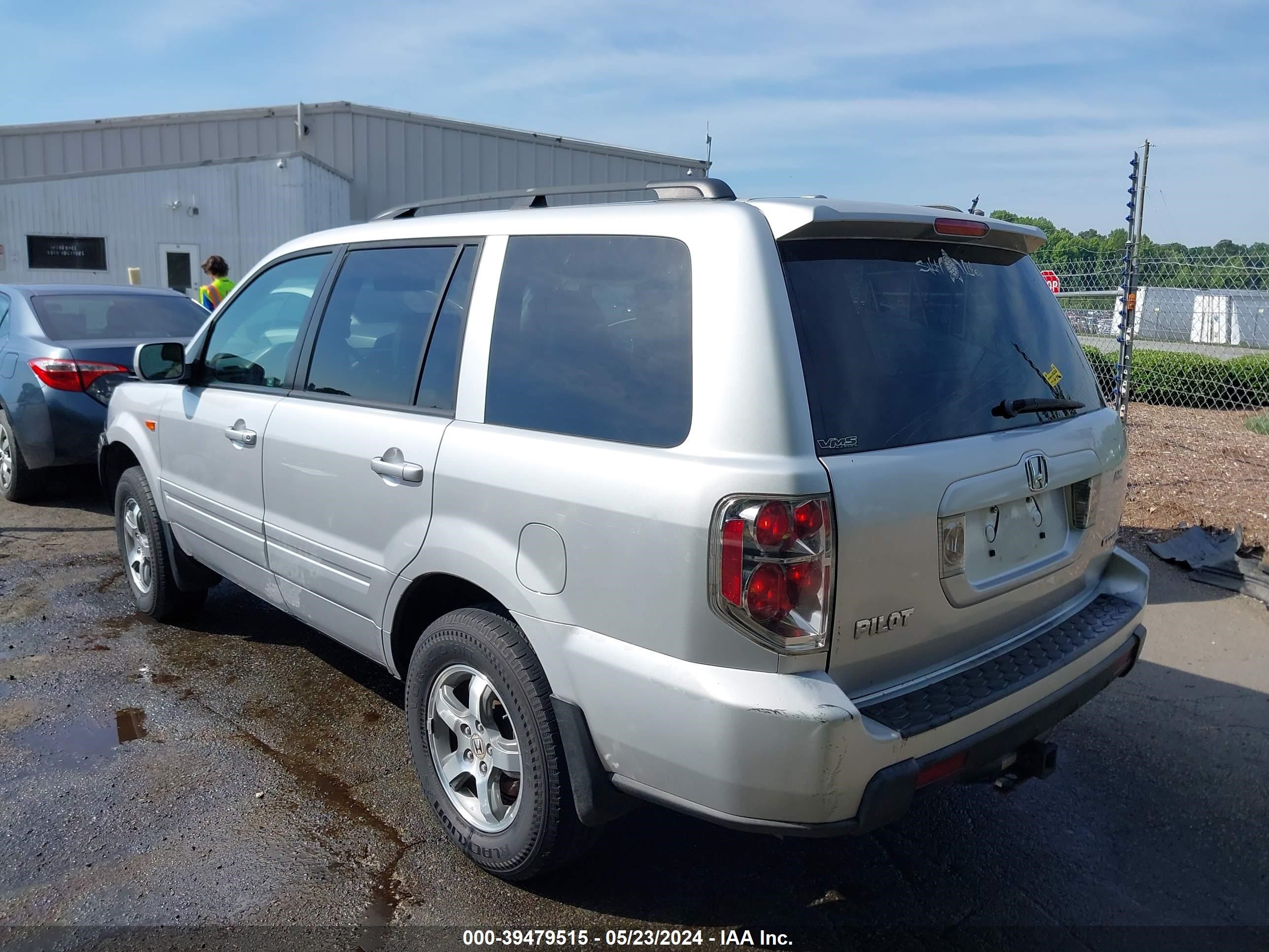 Photo 2 VIN: 5FNYF185X7B000137 - HONDA PILOT 