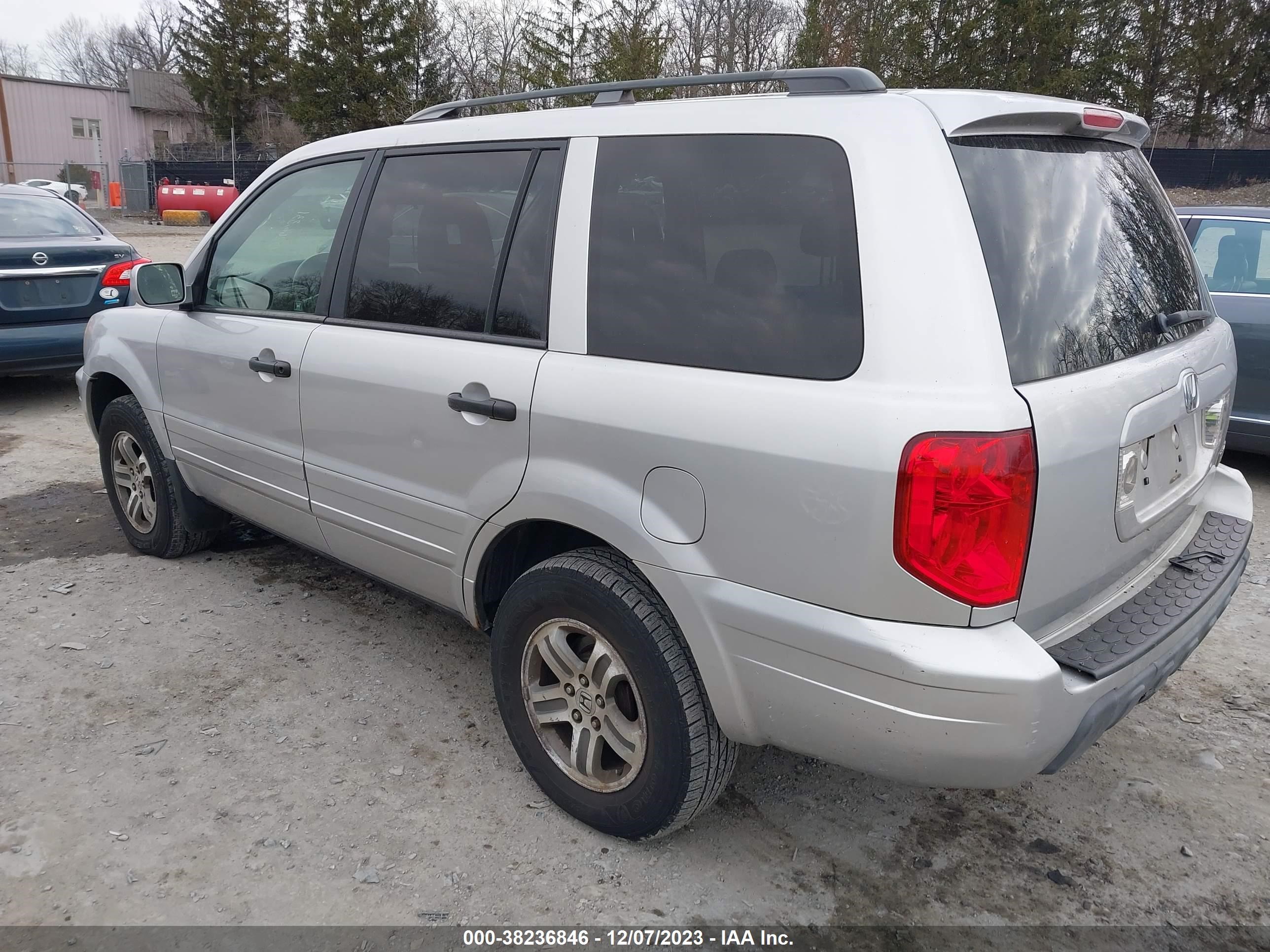 Photo 2 VIN: 5FNYF18605B001433 - HONDA PILOT 