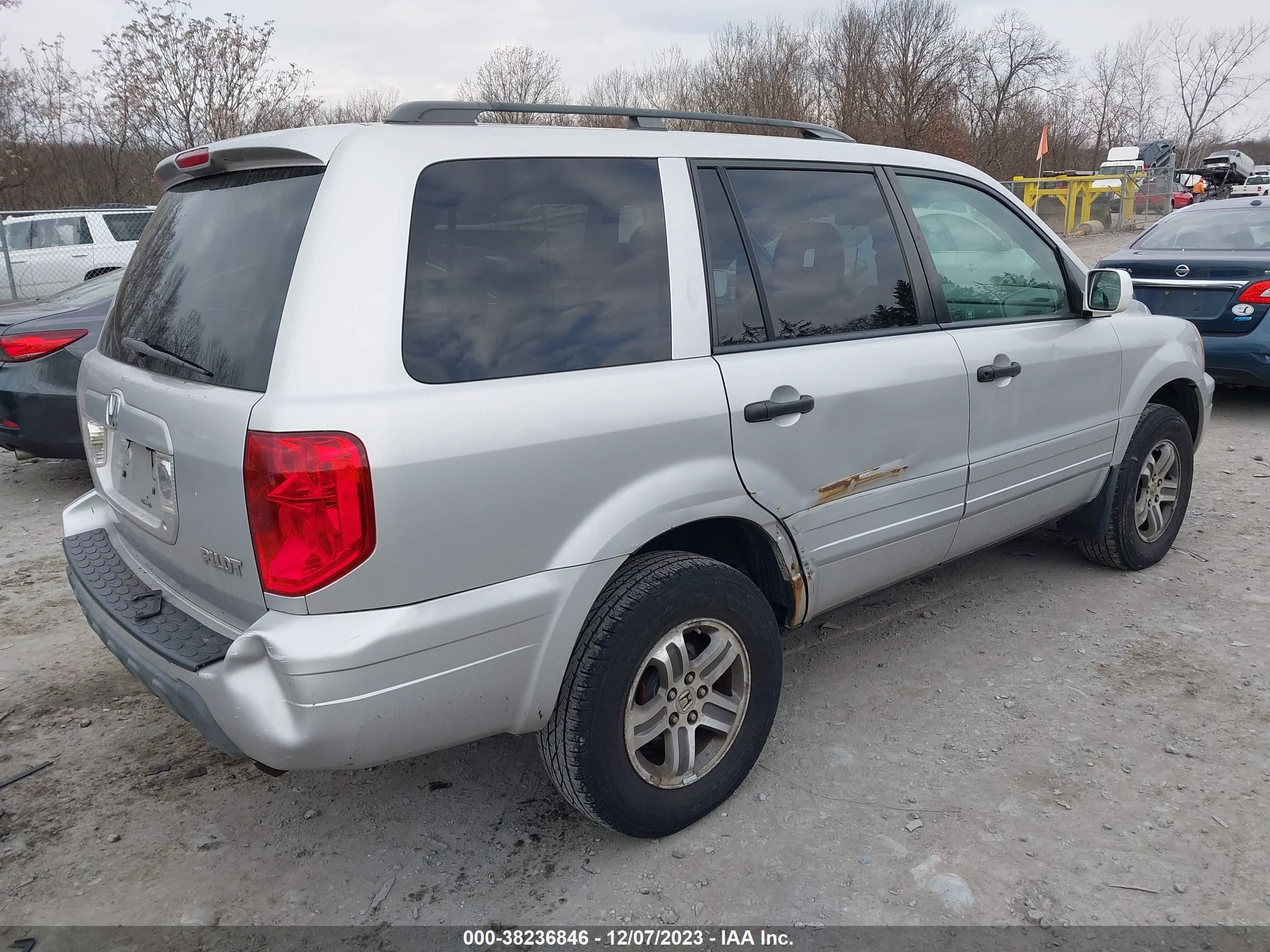 Photo 3 VIN: 5FNYF18605B001433 - HONDA PILOT 