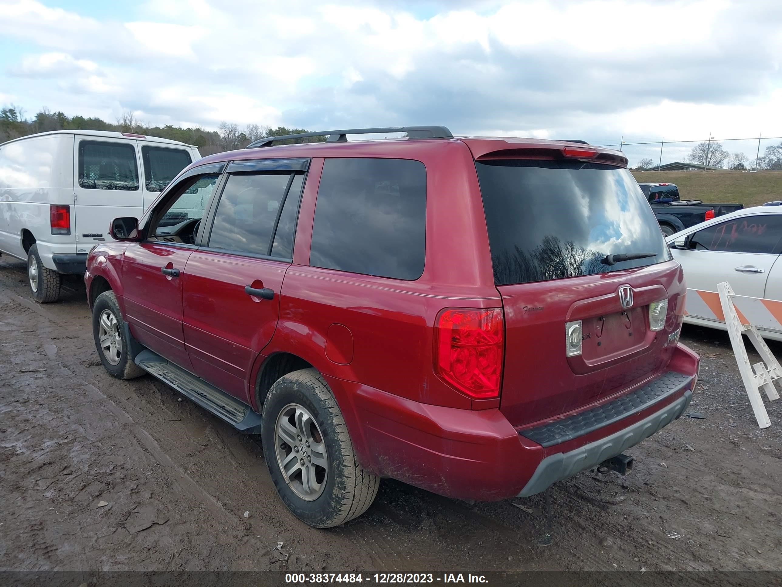 Photo 2 VIN: 5FNYF18605B067707 - HONDA PILOT 