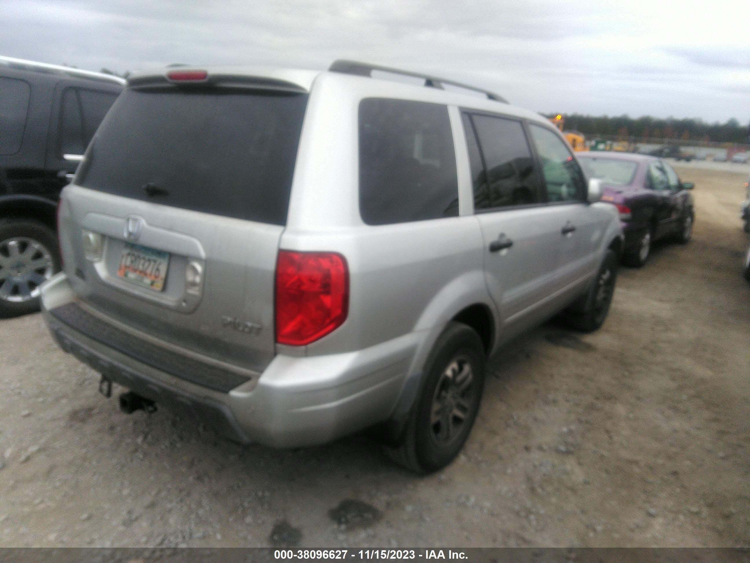 Photo 3 VIN: 5FNYF18615B015809 - HONDA PILOT 