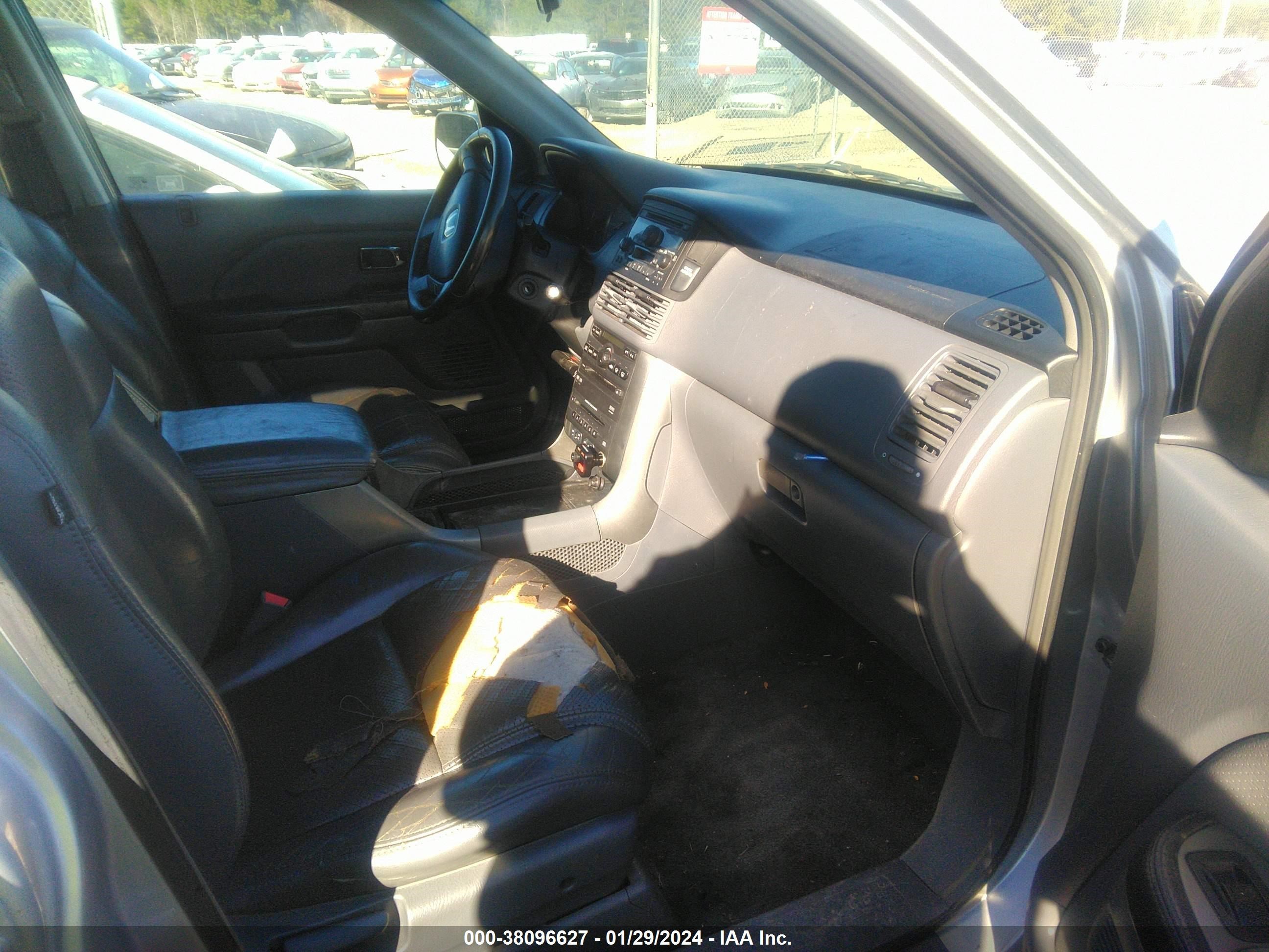 Photo 4 VIN: 5FNYF18615B015809 - HONDA PILOT 