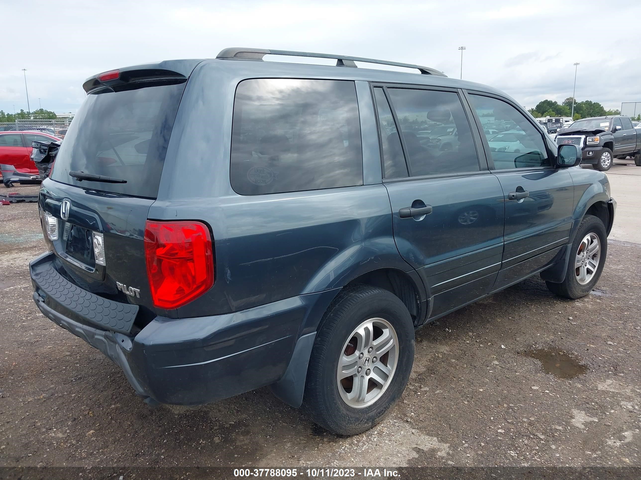 Photo 3 VIN: 5FNYF18615B029063 - HONDA PILOT 