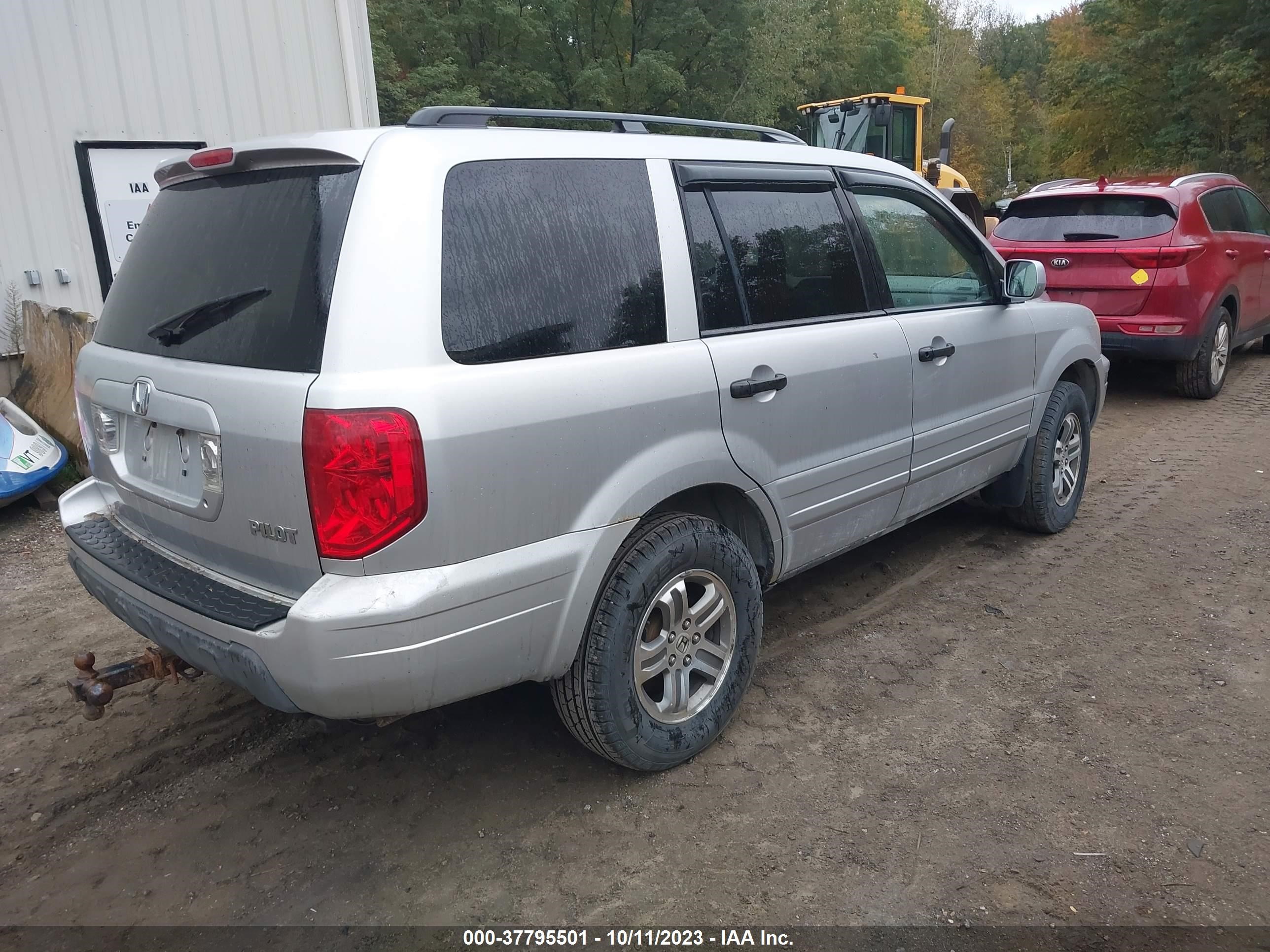 Photo 3 VIN: 5FNYF18615B062757 - HONDA PILOT 