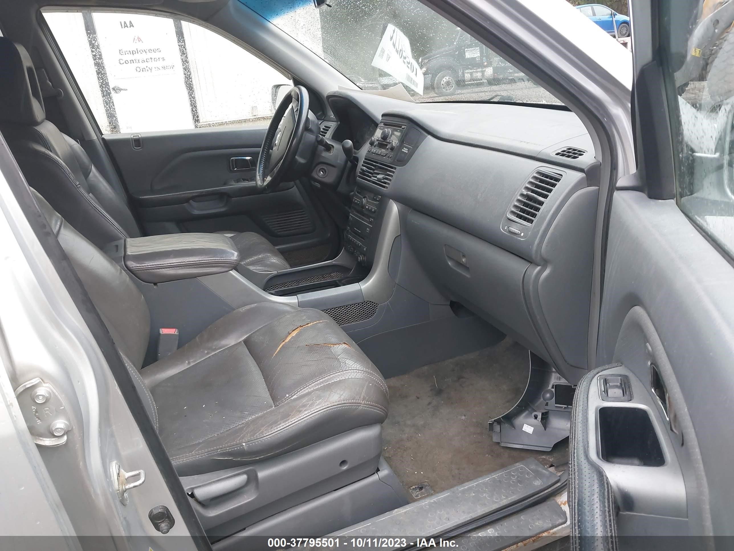 Photo 4 VIN: 5FNYF18615B062757 - HONDA PILOT 