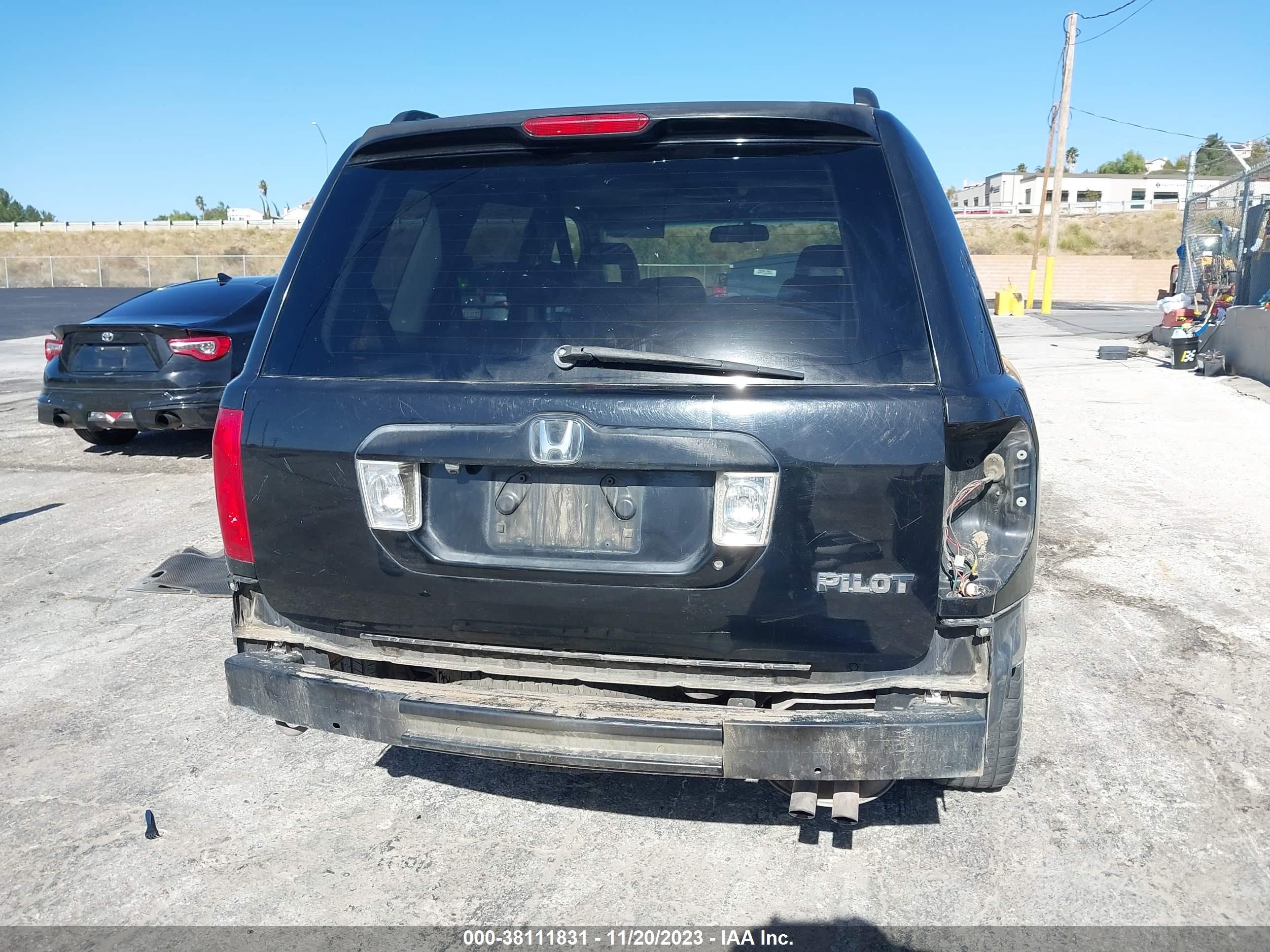 Photo 16 VIN: 5FNYF18625B015916 - HONDA PILOT 