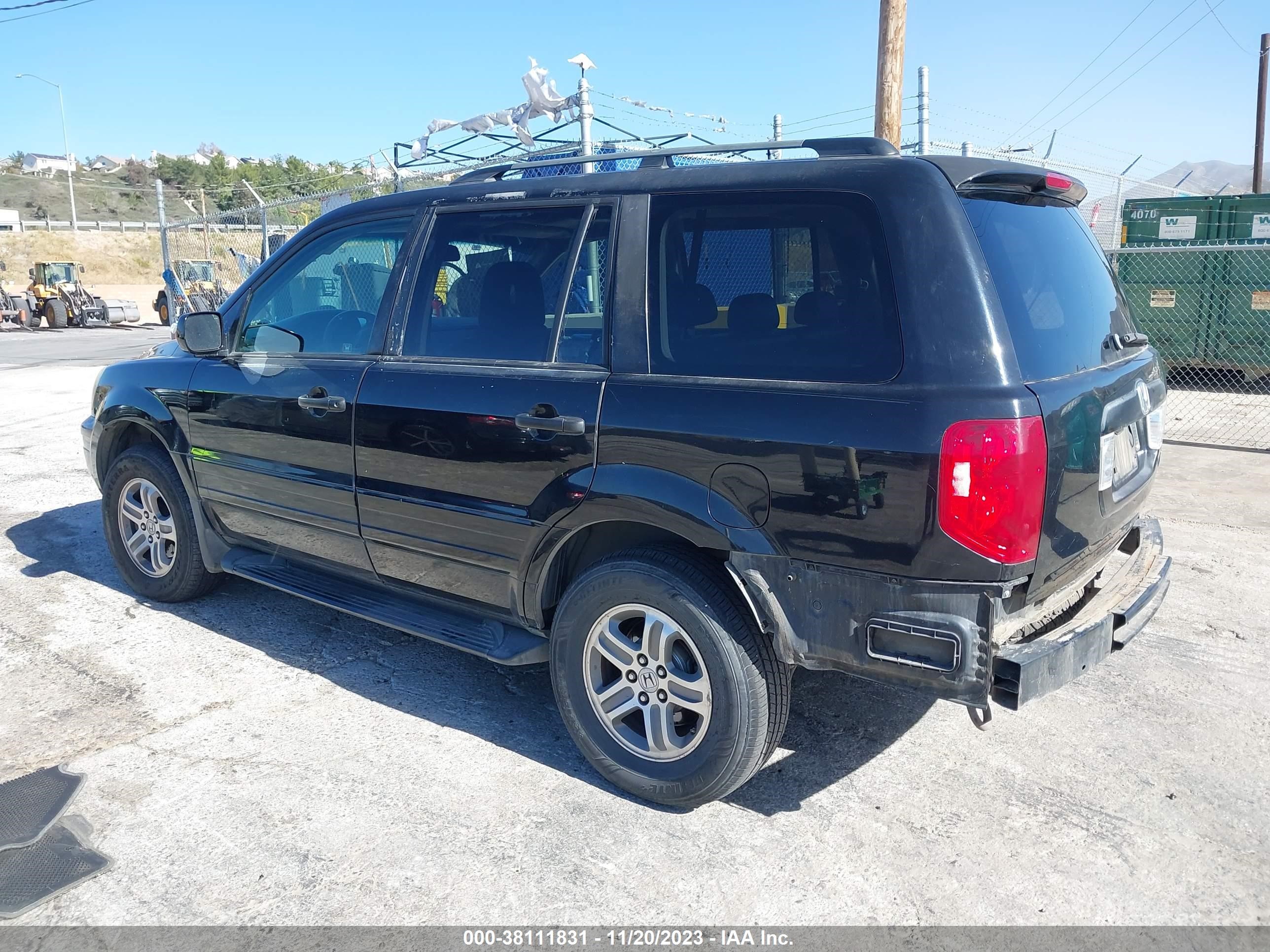 Photo 2 VIN: 5FNYF18625B015916 - HONDA PILOT 