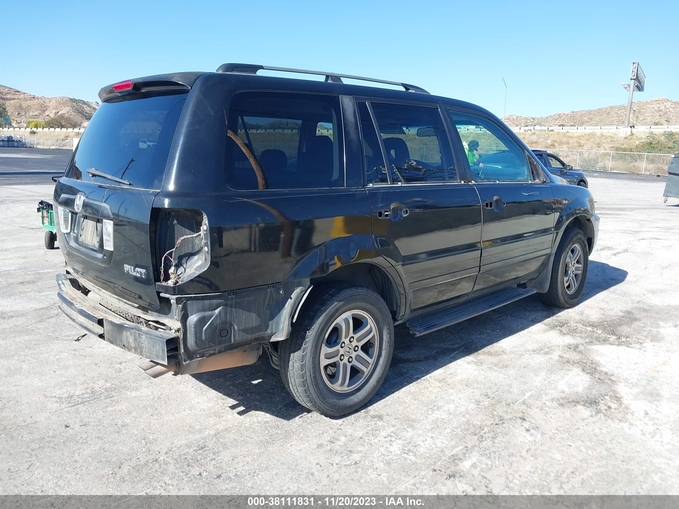 Photo 3 VIN: 5FNYF18625B015916 - HONDA PILOT 