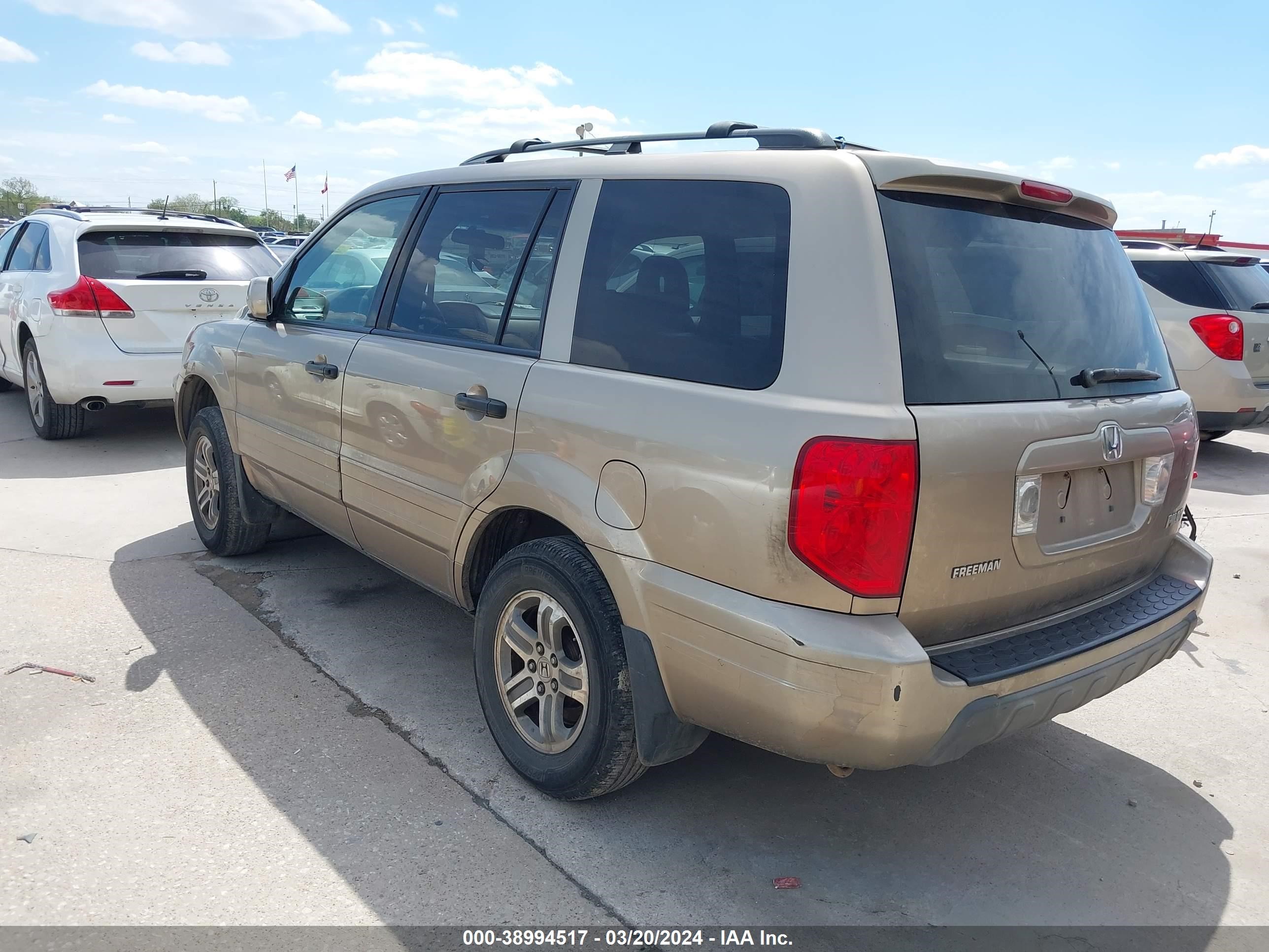 Photo 2 VIN: 5FNYF18645B006781 - HONDA PILOT 