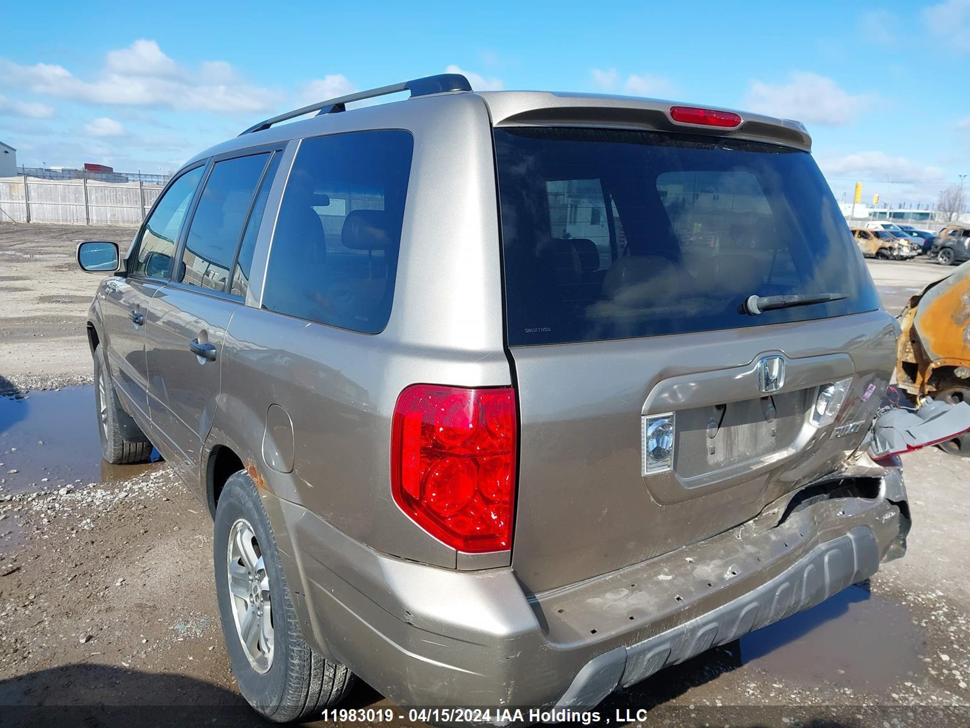 Photo 2 VIN: 5FNYF18645B027856 - HONDA PILOT 