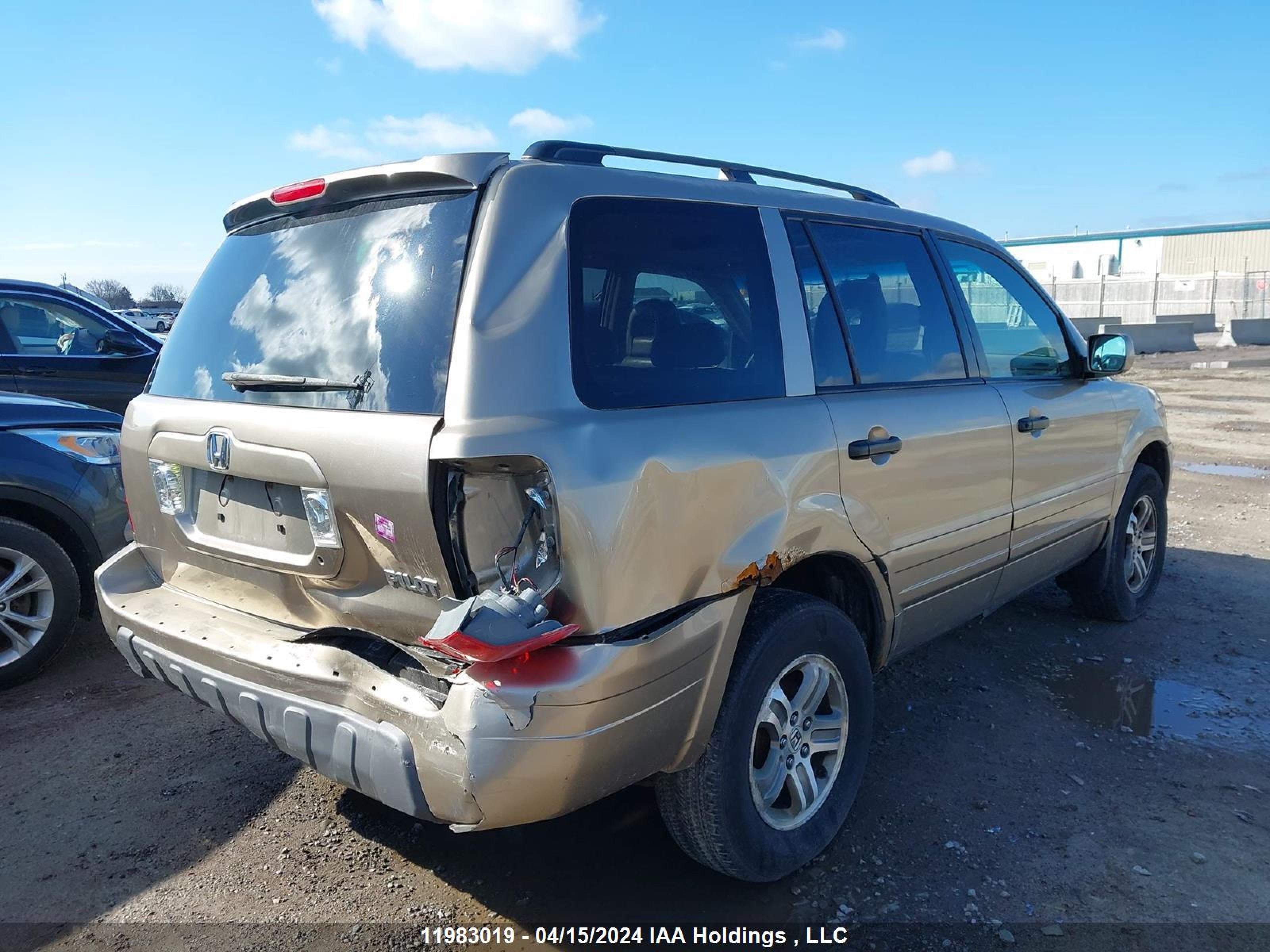 Photo 3 VIN: 5FNYF18645B027856 - HONDA PILOT 