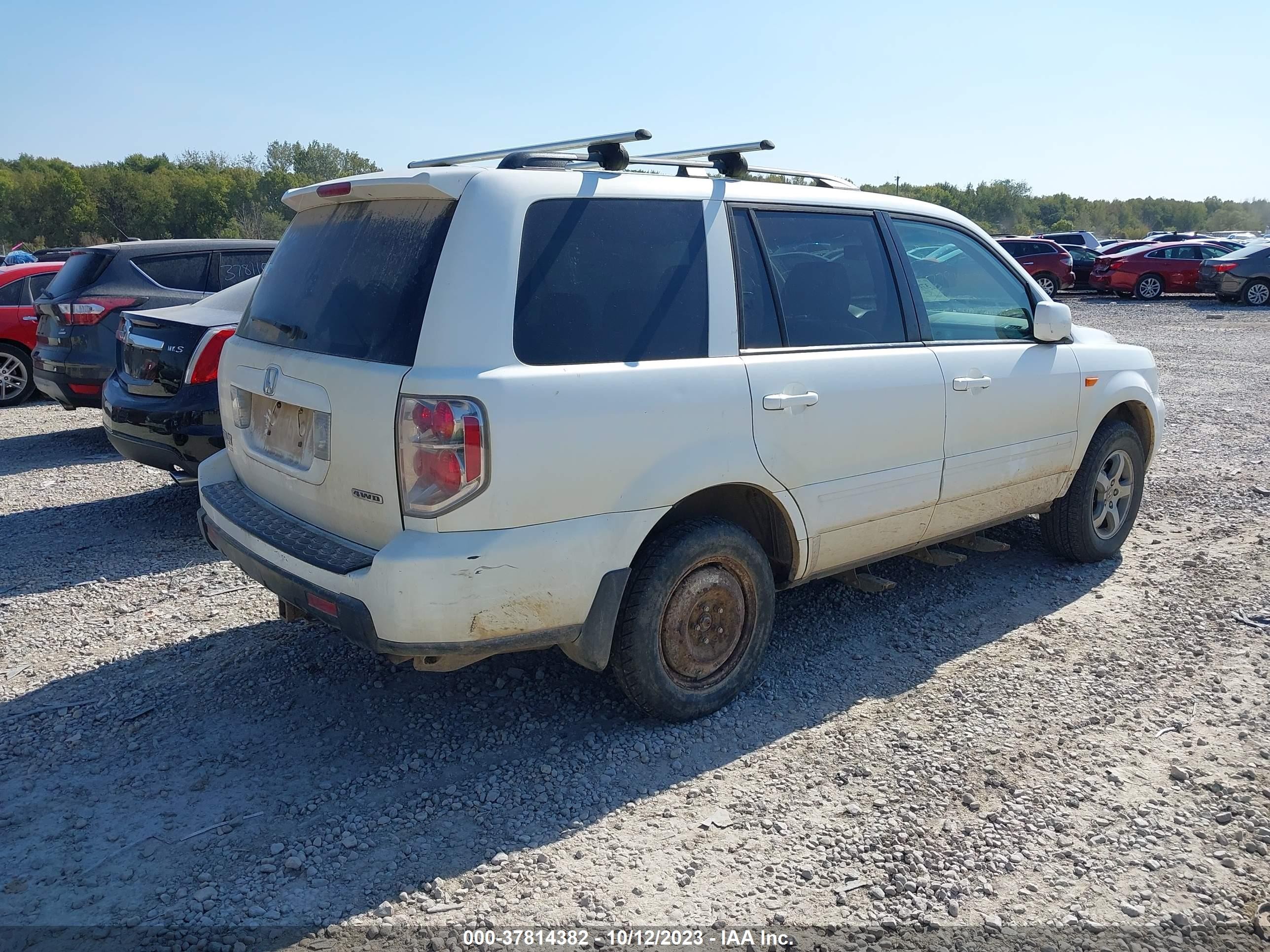 Photo 3 VIN: 5FNYF18646B018298 - HONDA PILOT 