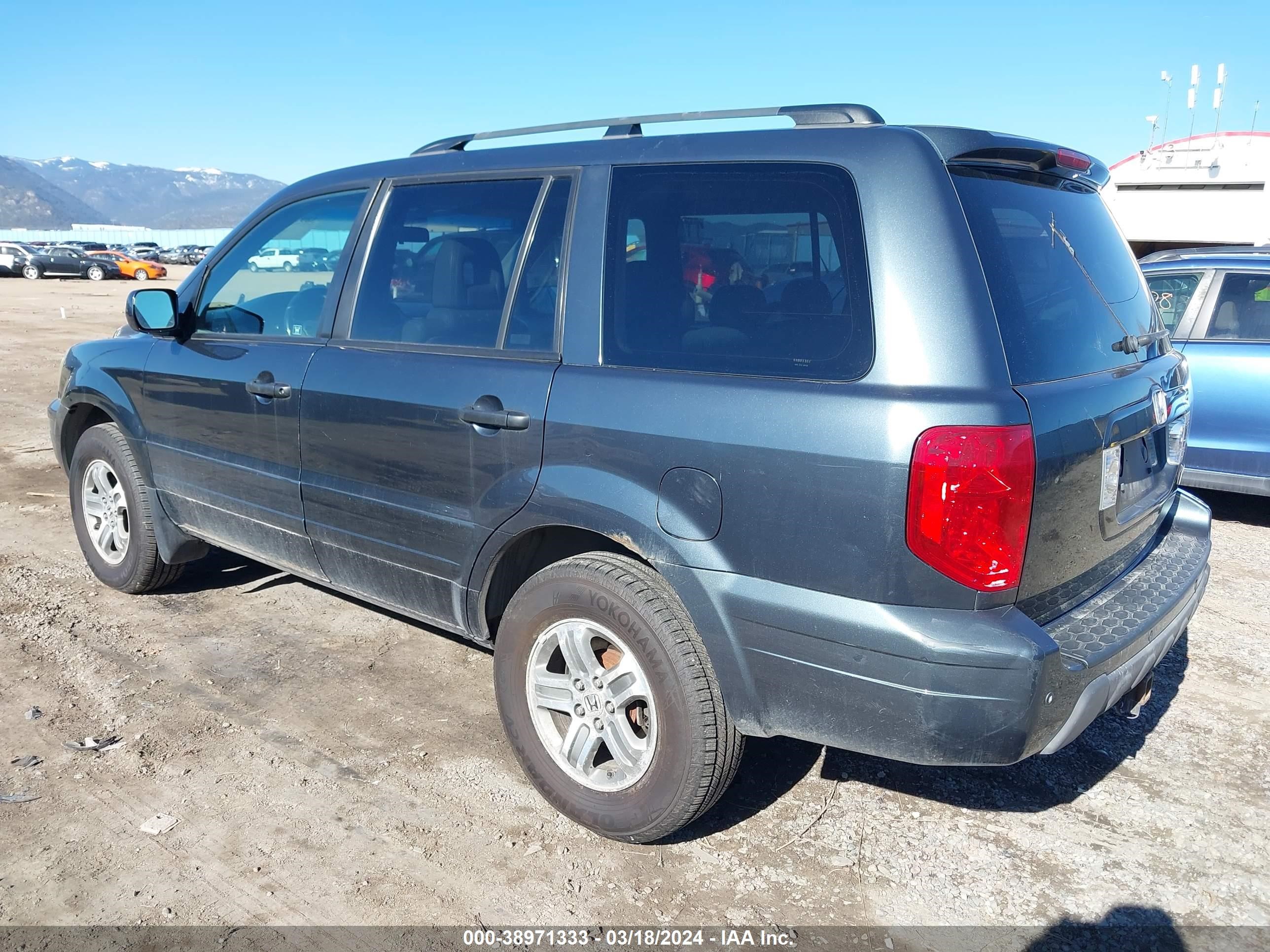 Photo 2 VIN: 5FNYF18655B023251 - HONDA PILOT 