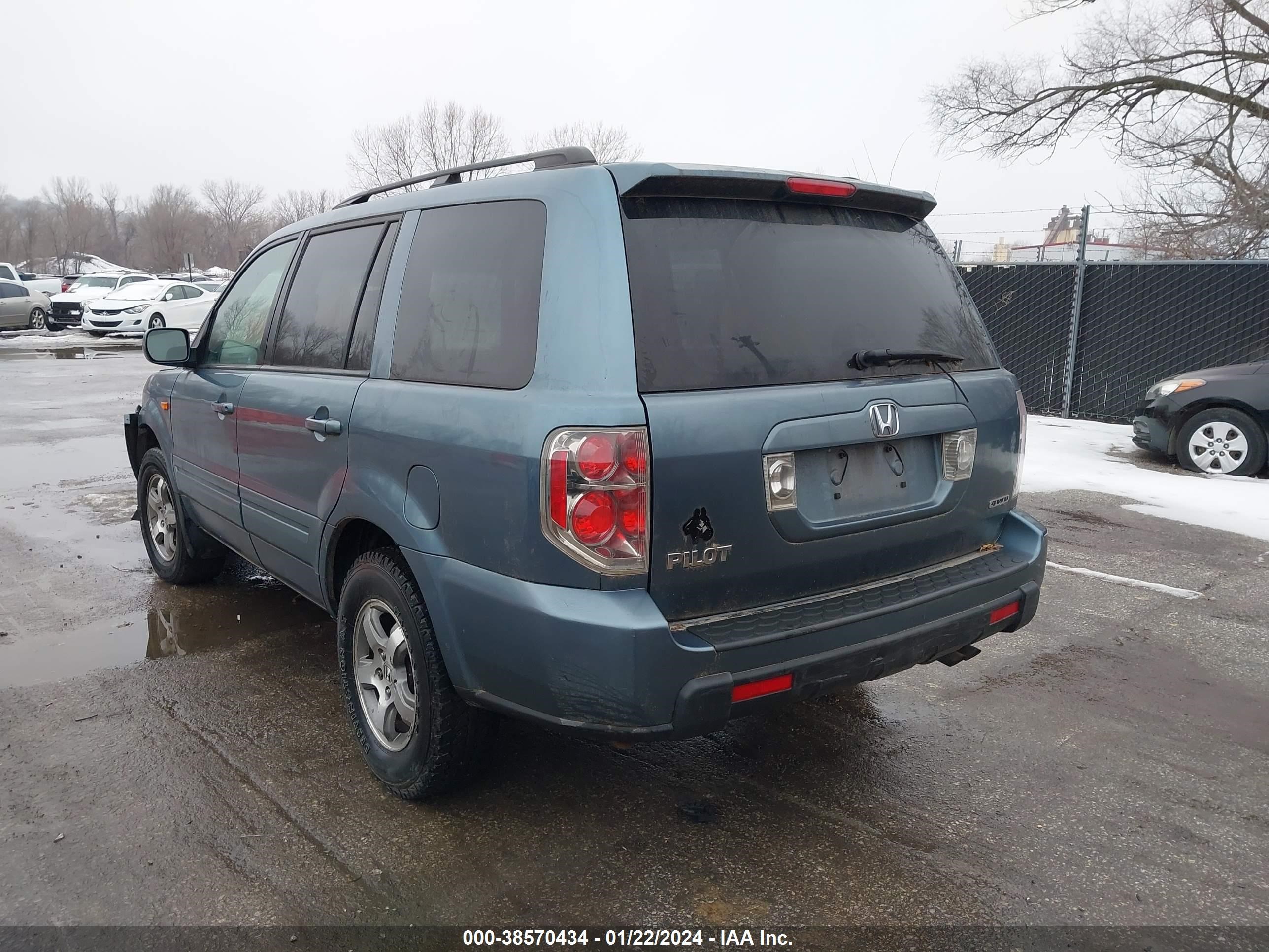 Photo 2 VIN: 5FNYF18666B003351 - HONDA PILOT 