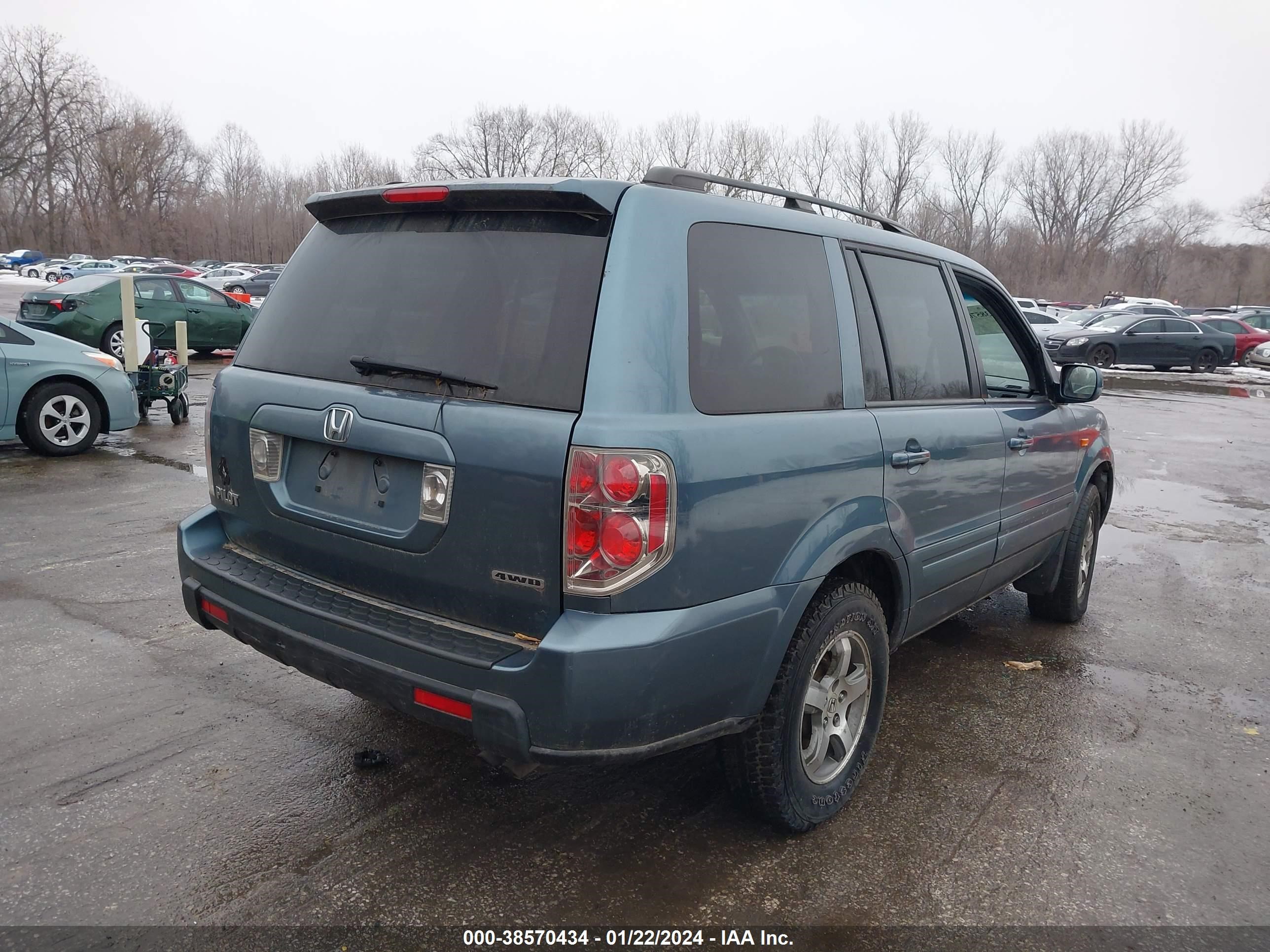 Photo 3 VIN: 5FNYF18666B003351 - HONDA PILOT 