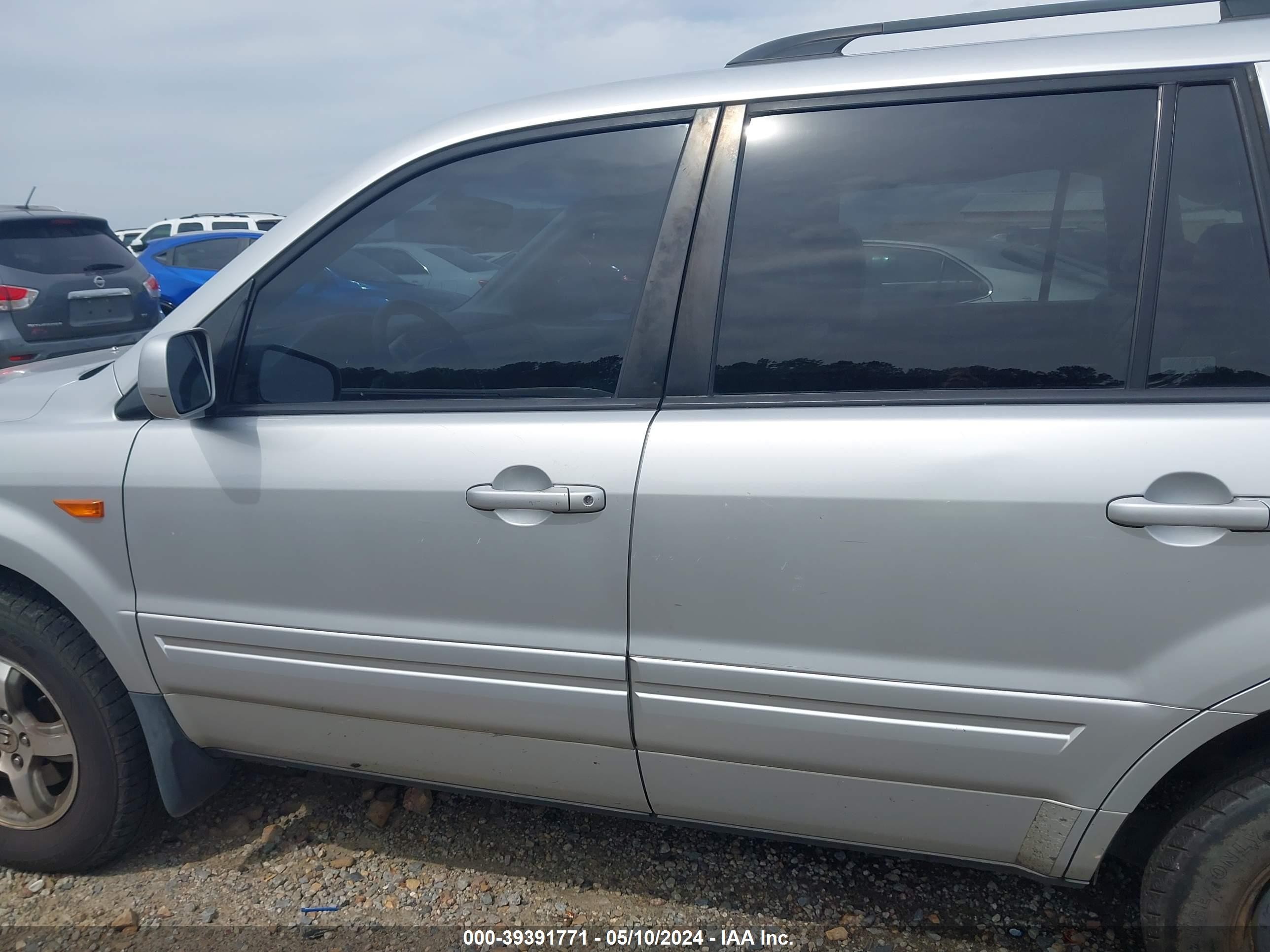 Photo 14 VIN: 5FNYF18666B014432 - HONDA PILOT 