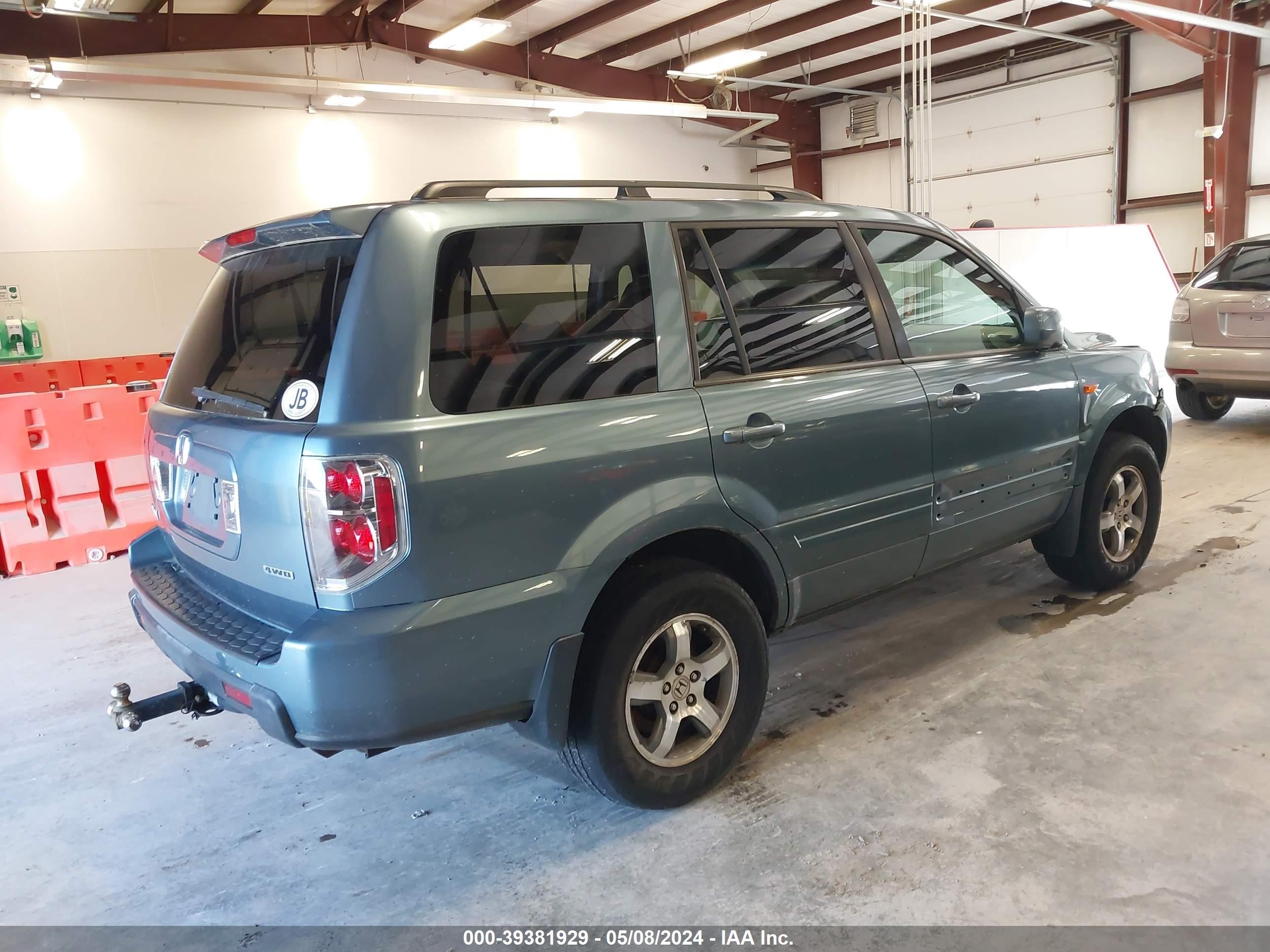 Photo 3 VIN: 5FNYF18668B012456 - HONDA PILOT 