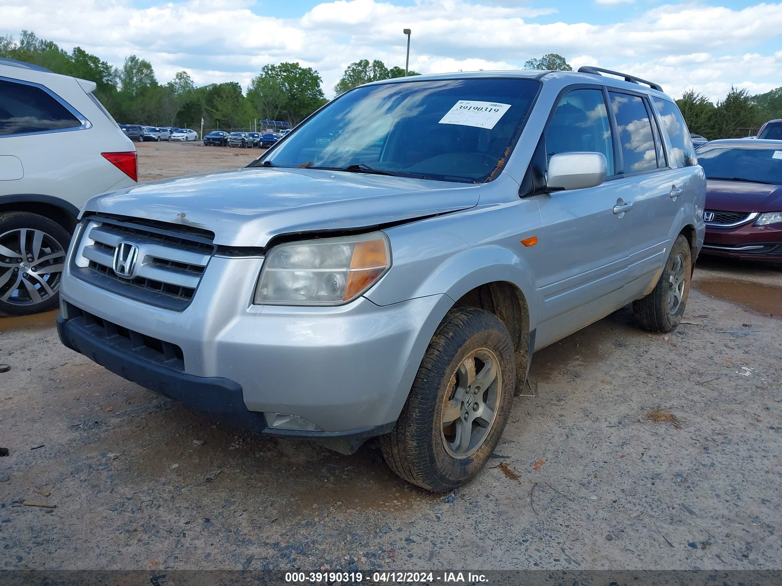 Photo 1 VIN: 5FNYF18698B004965 - HONDA PILOT 