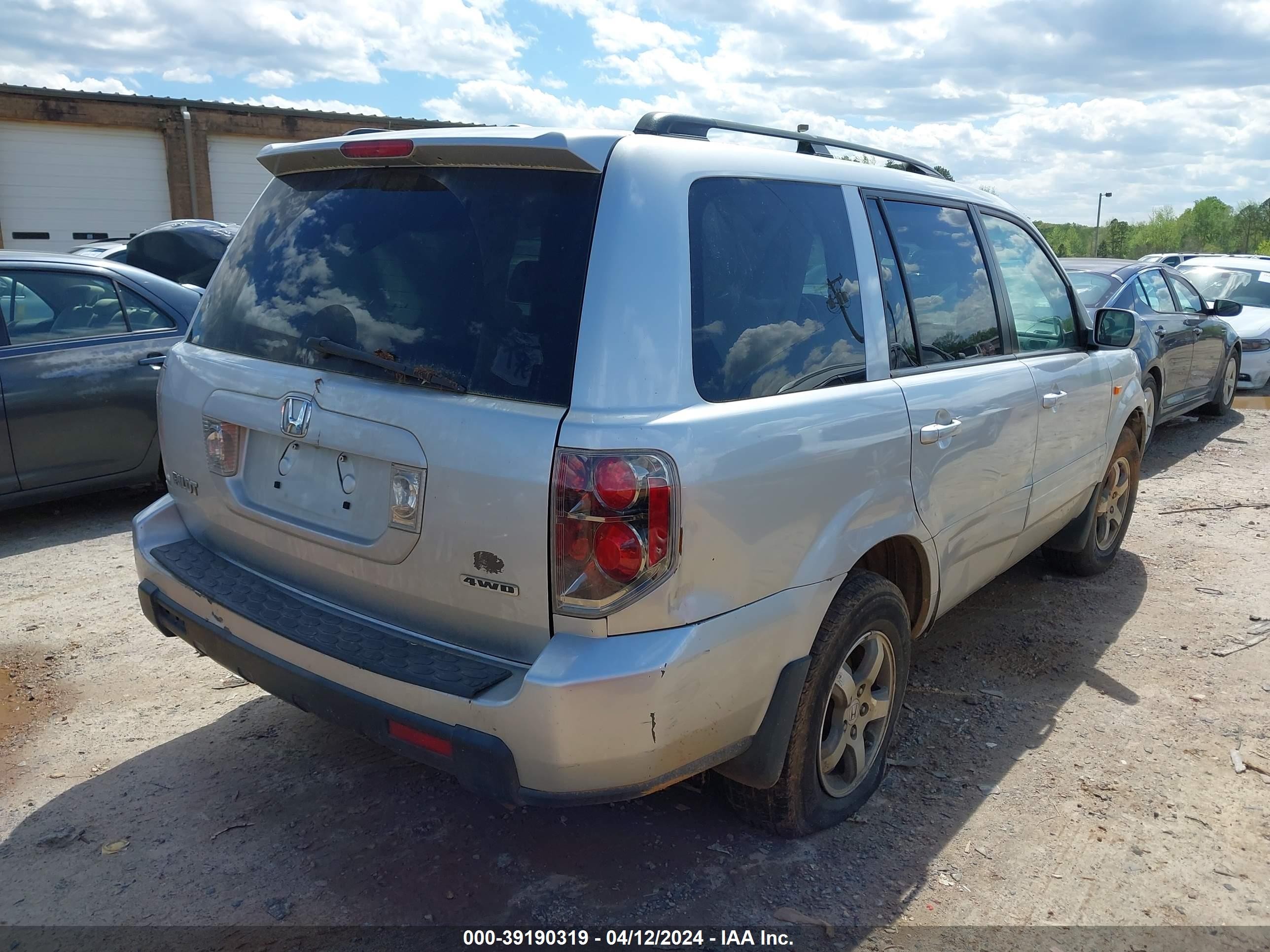 Photo 3 VIN: 5FNYF18698B004965 - HONDA PILOT 