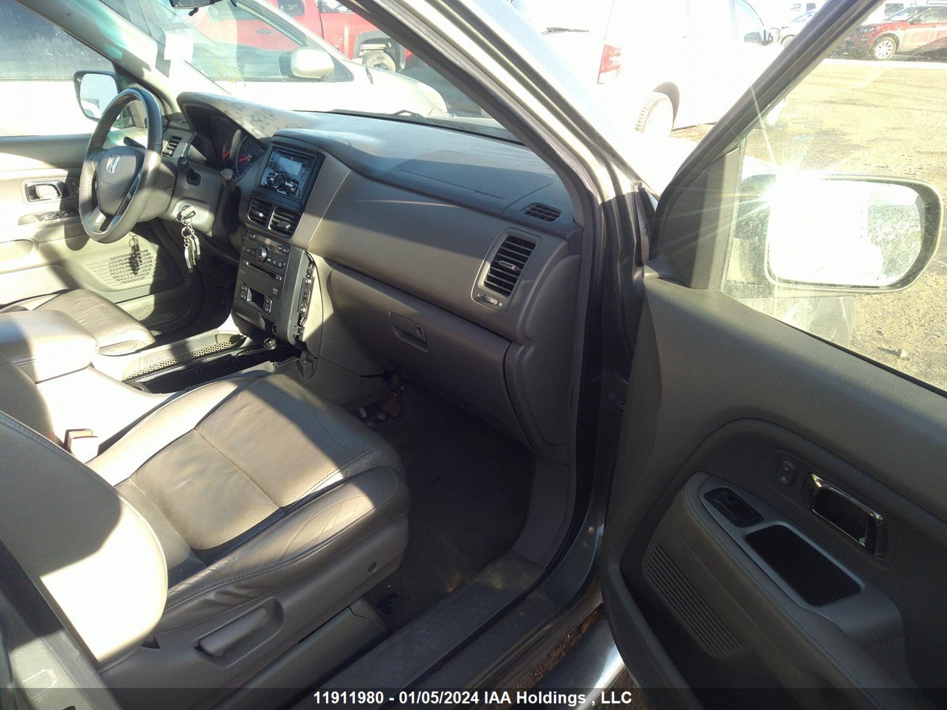 Photo 4 VIN: 5FNYF18698B501062 - HONDA PILOT 