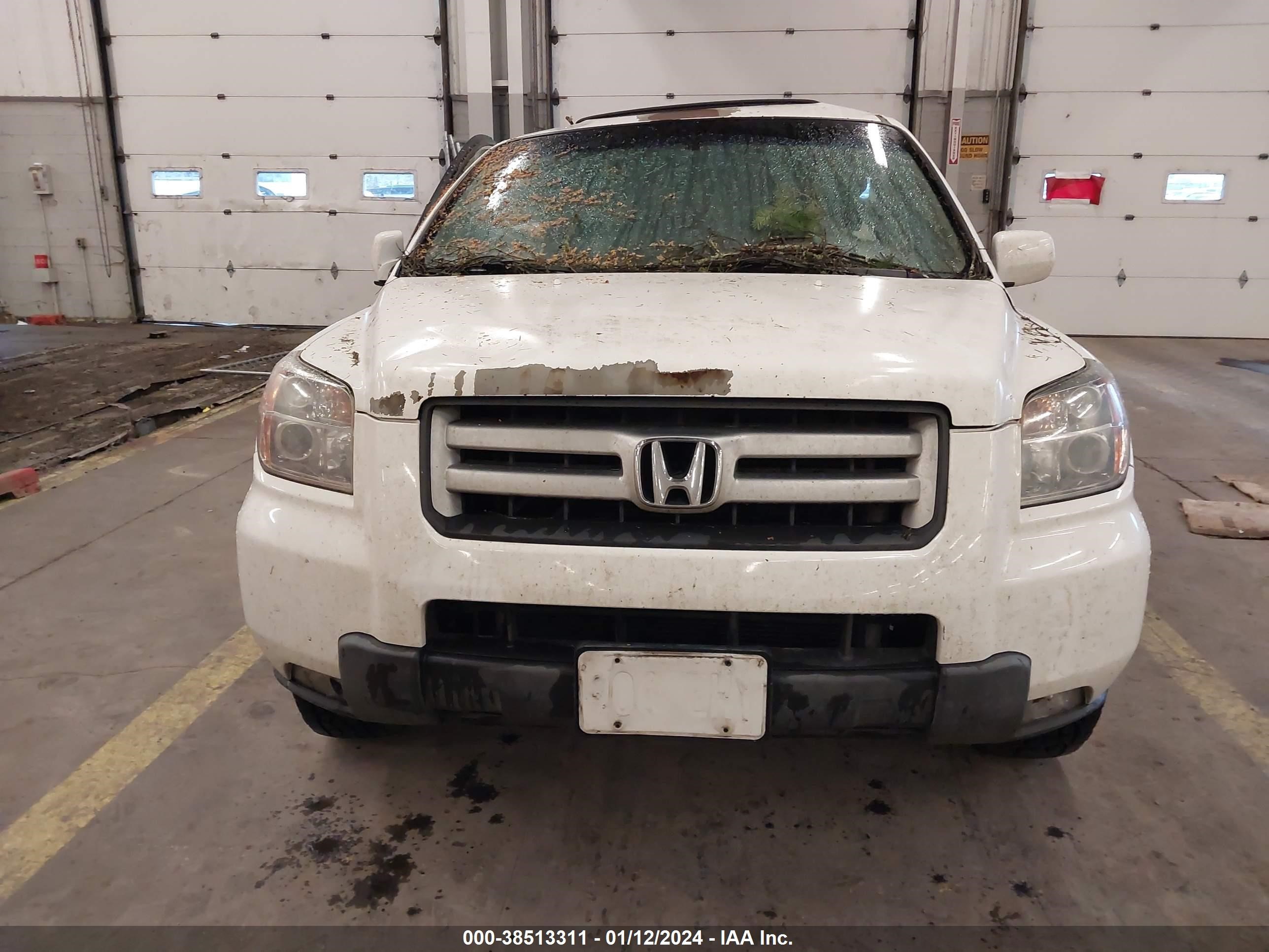 Photo 11 VIN: 5FNYF18708B056428 - HONDA PILOT 