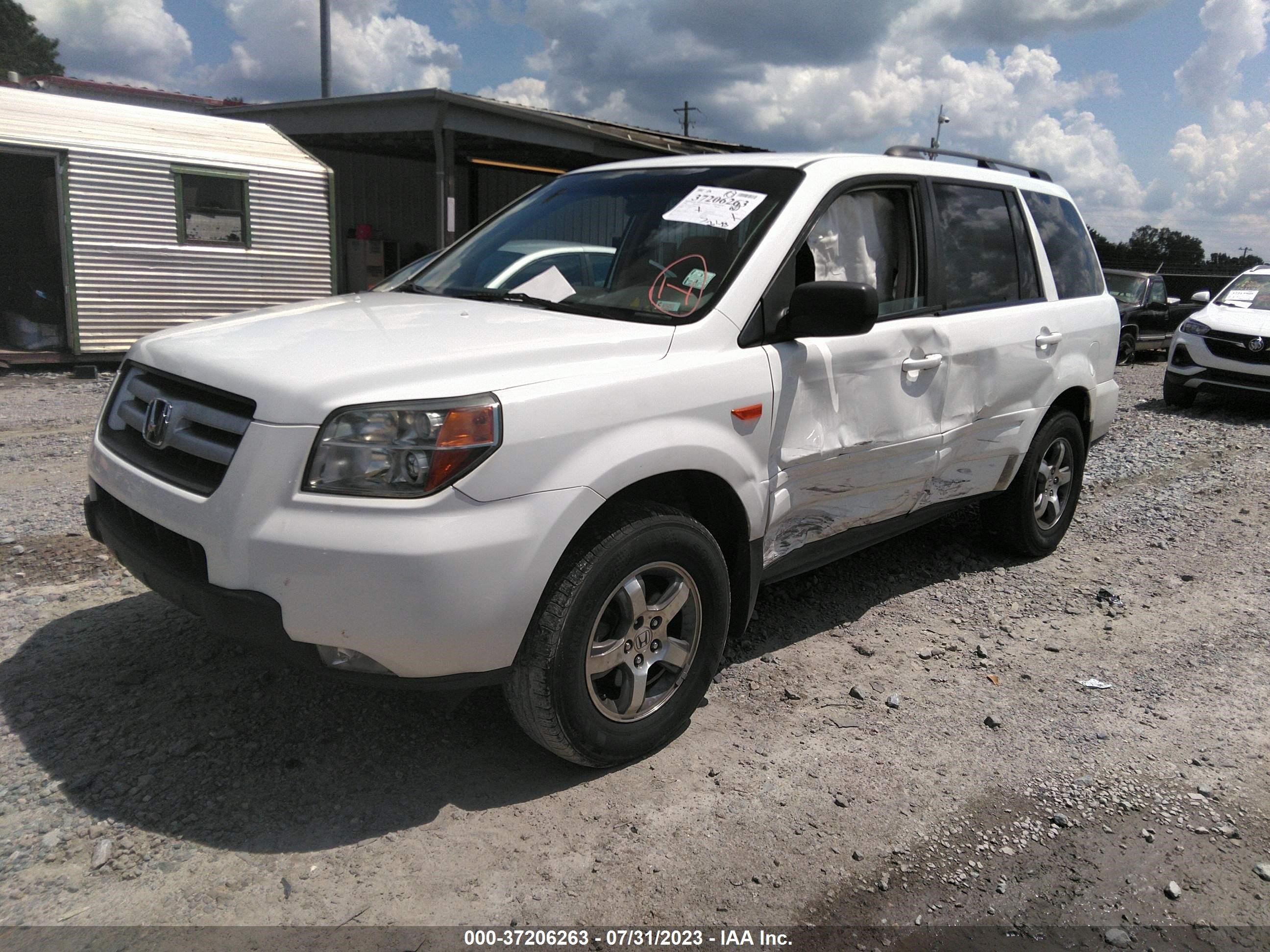 Photo 1 VIN: 5FNYF18718B007139 - HONDA PILOT 