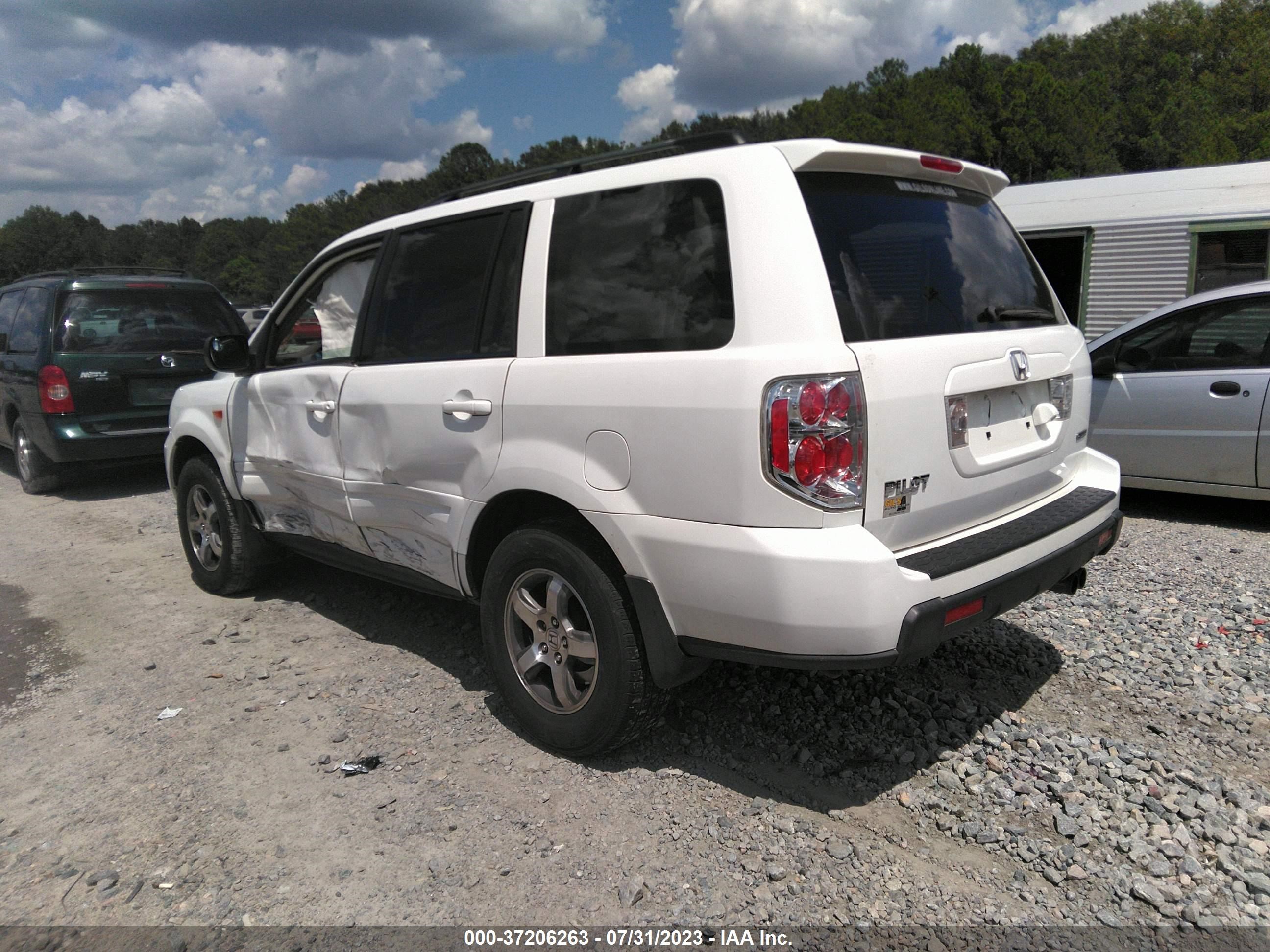 Photo 2 VIN: 5FNYF18718B007139 - HONDA PILOT 