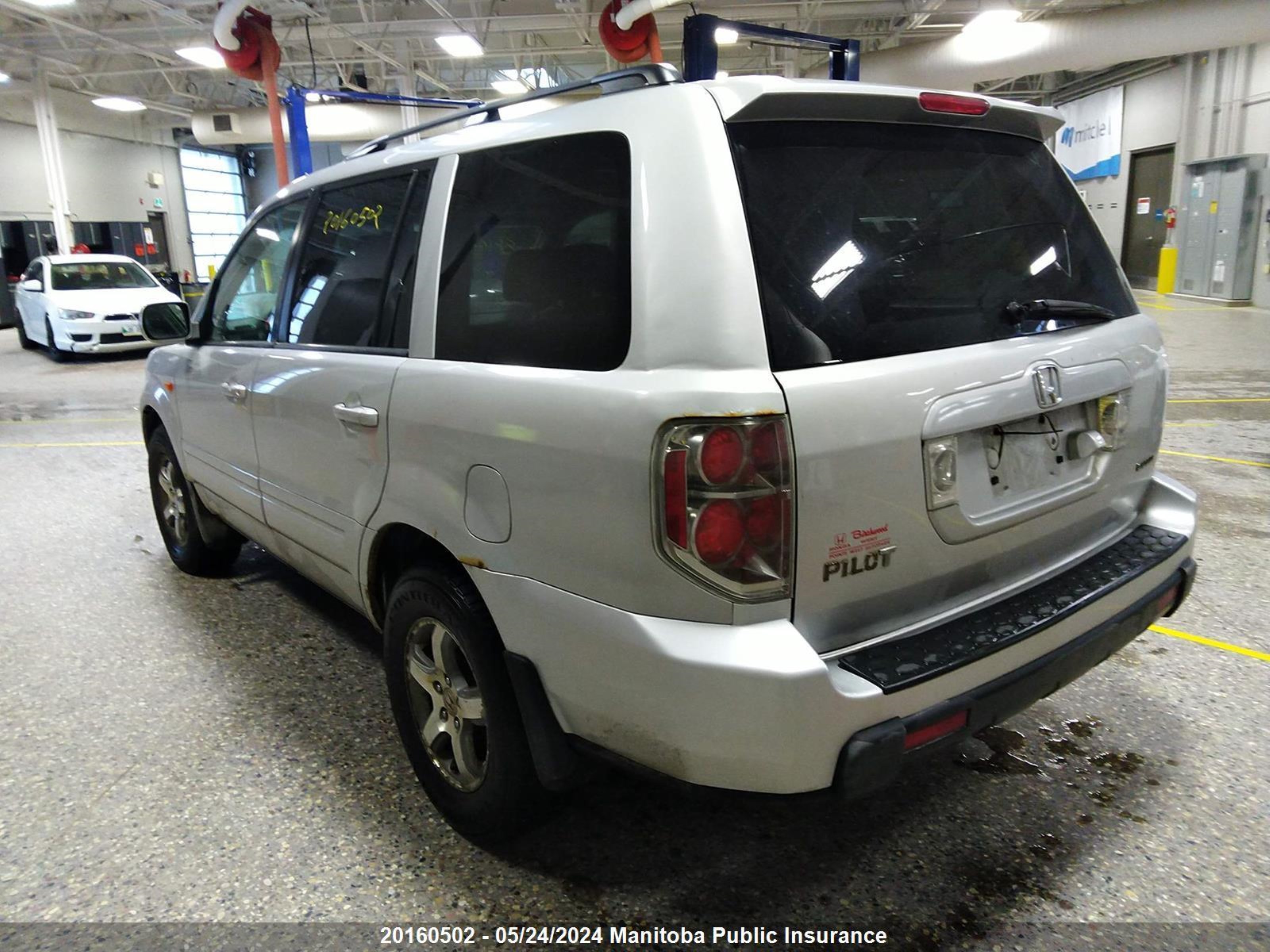 Photo 2 VIN: 5FNYF18718B503834 - HONDA PILOT 