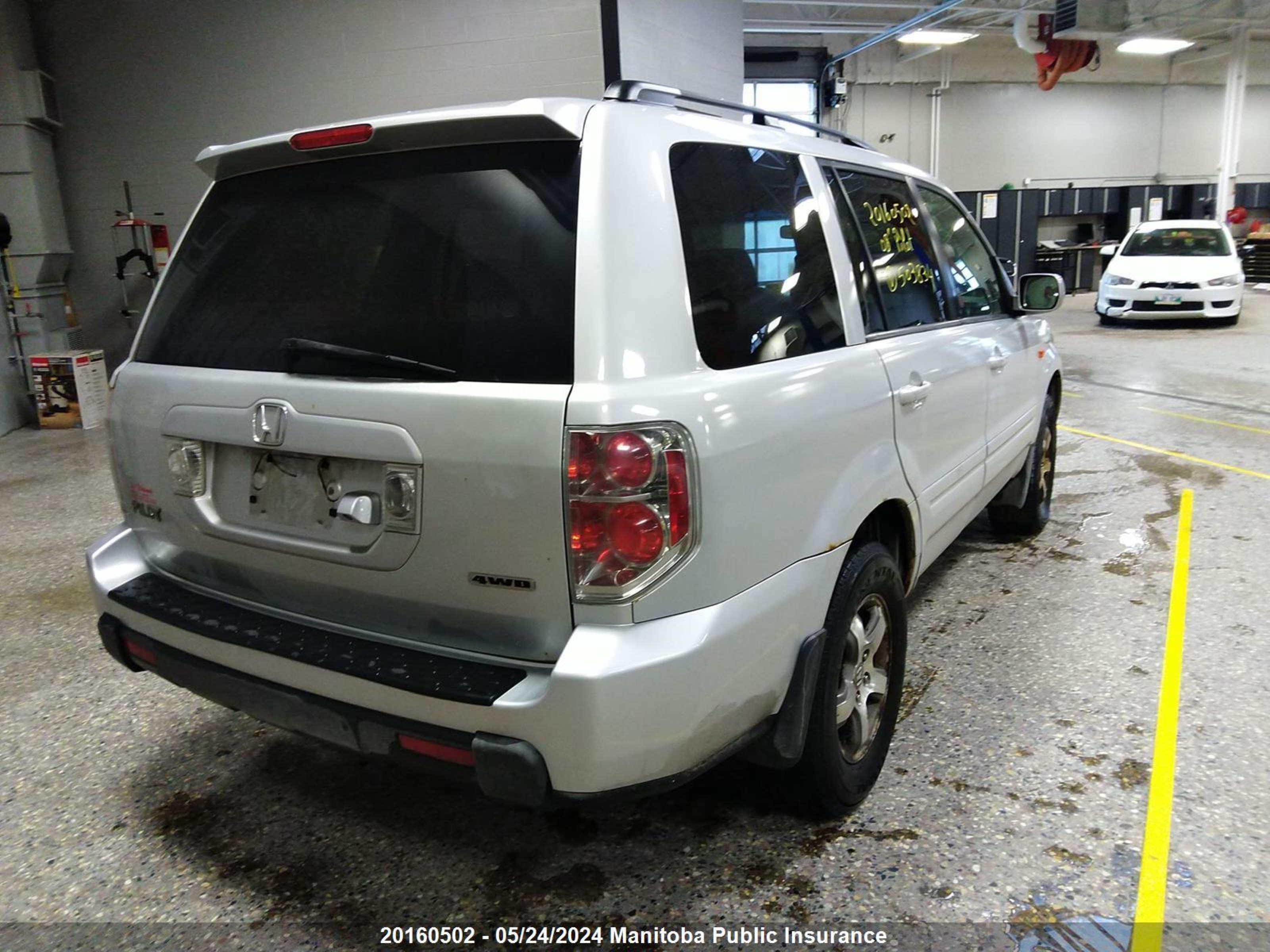 Photo 3 VIN: 5FNYF18718B503834 - HONDA PILOT 