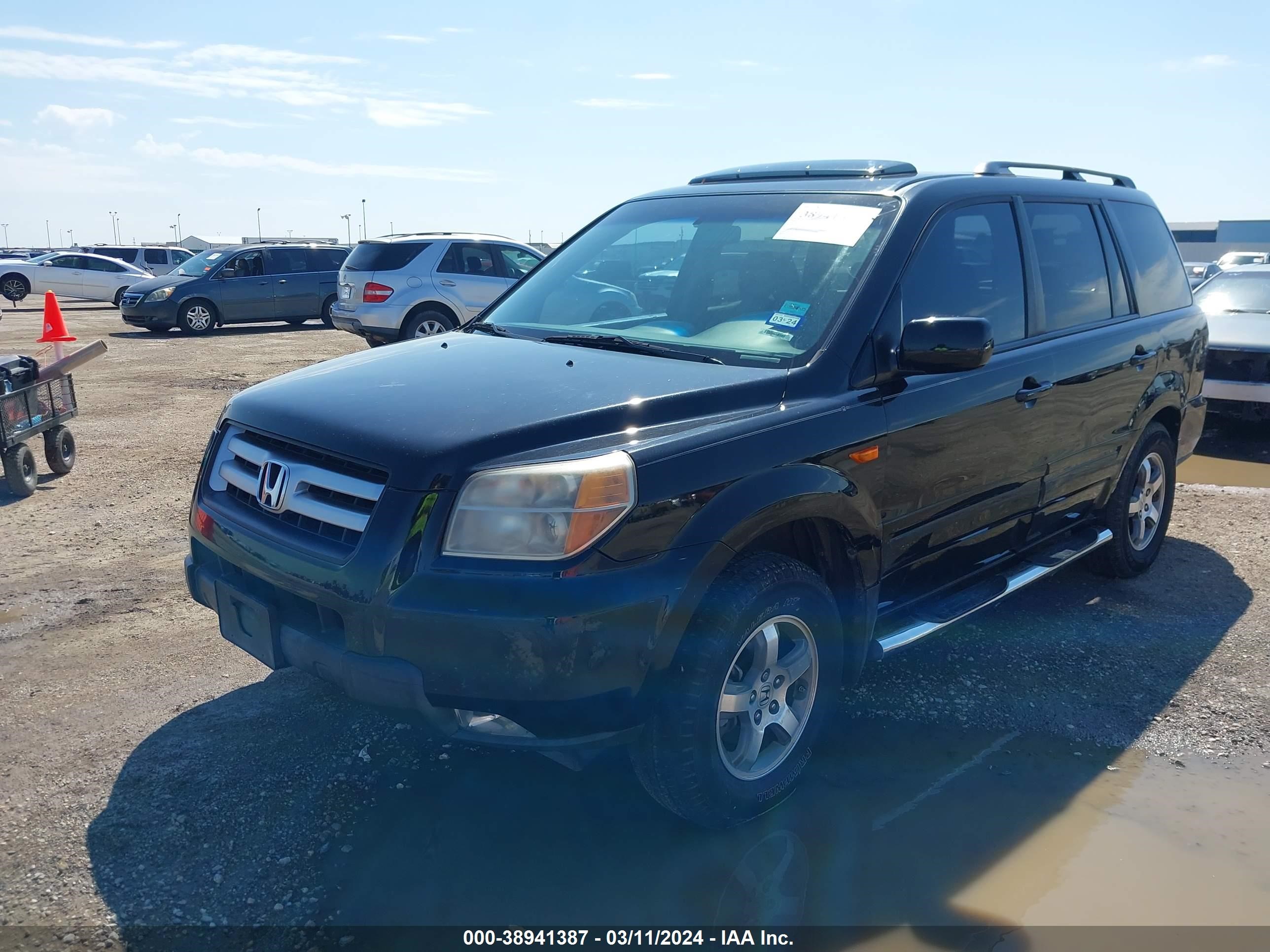 Photo 1 VIN: 5FNYF18738B010060 - HONDA PILOT 