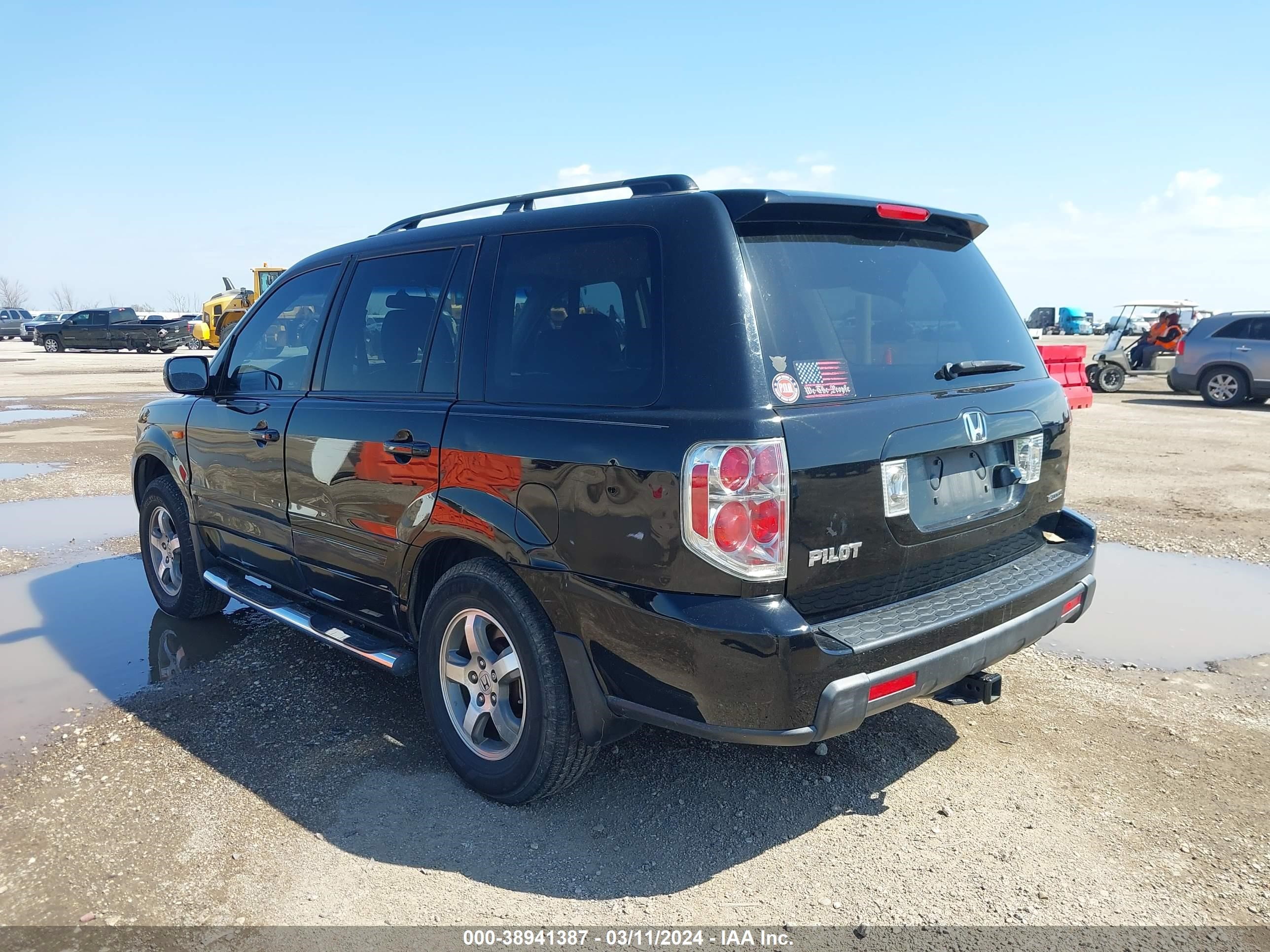 Photo 2 VIN: 5FNYF18738B010060 - HONDA PILOT 