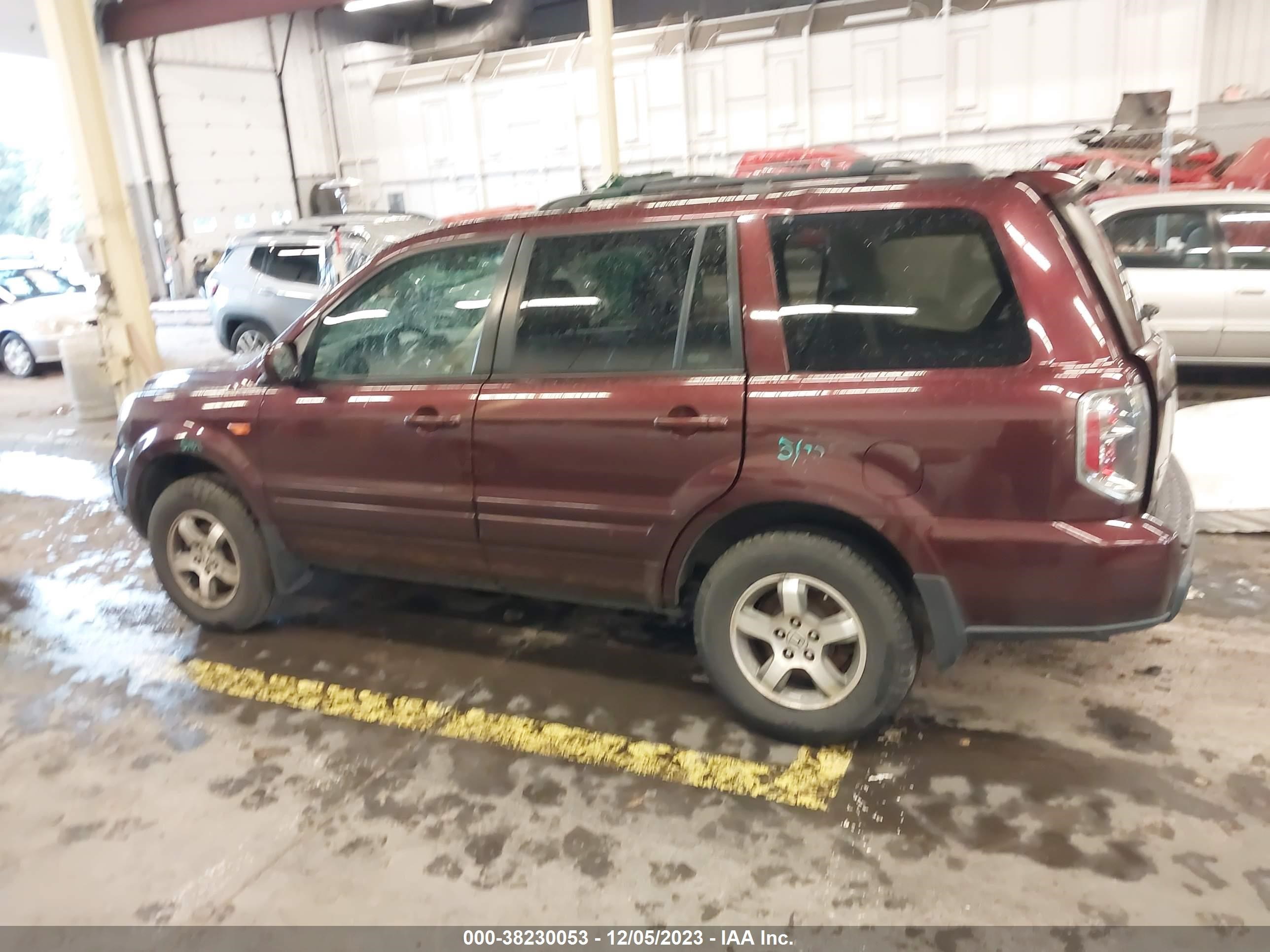 Photo 13 VIN: 5FNYF18748B017079 - HONDA PILOT 