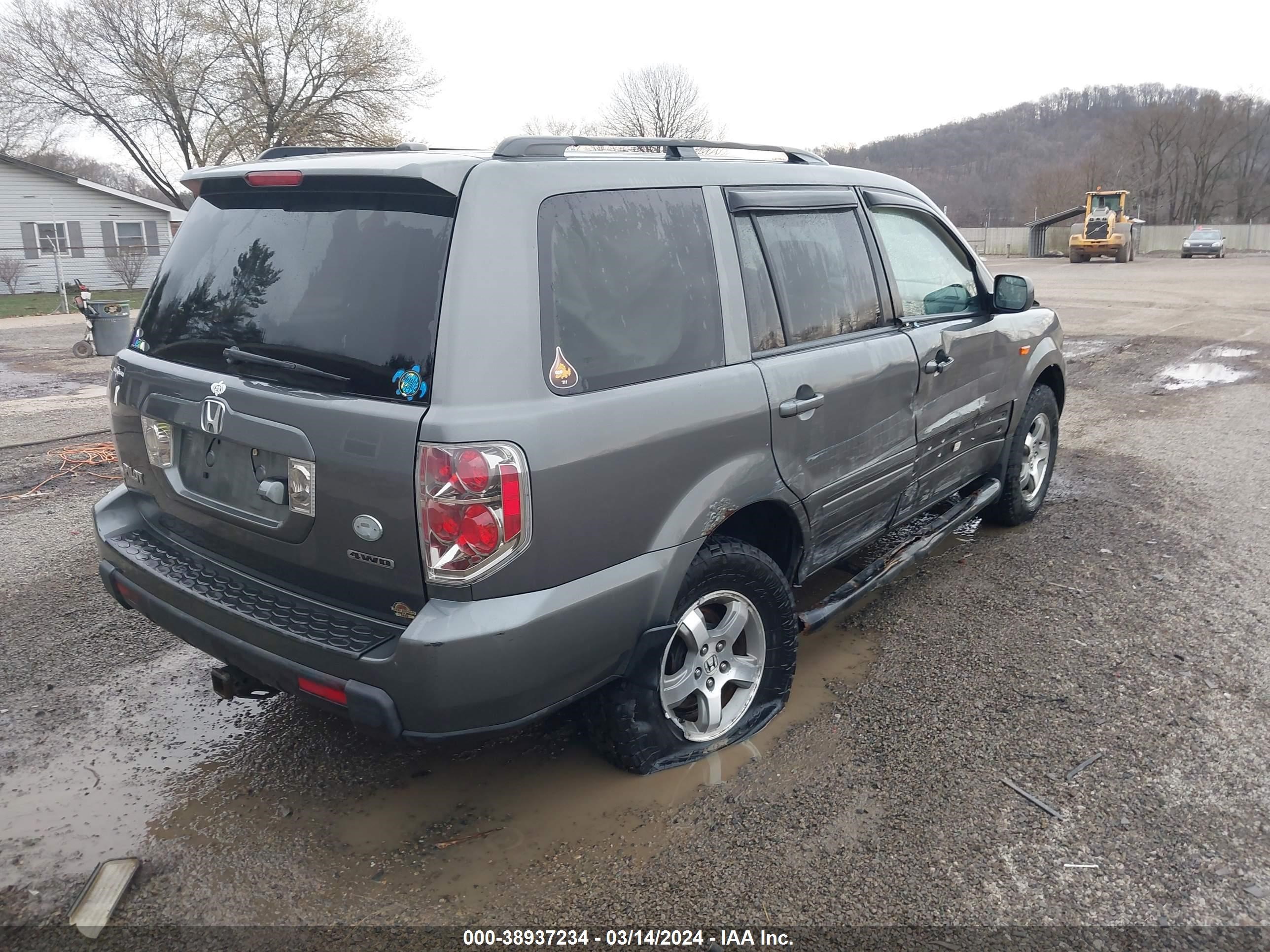 Photo 3 VIN: 5FNYF18768B015852 - HONDA PILOT 