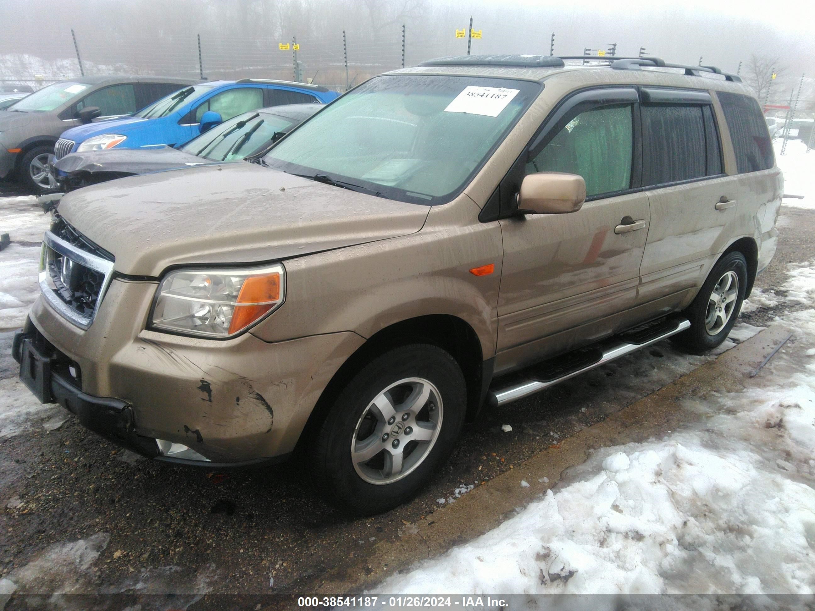 Photo 1 VIN: 5FNYF187X8B050216 - HONDA PILOT 