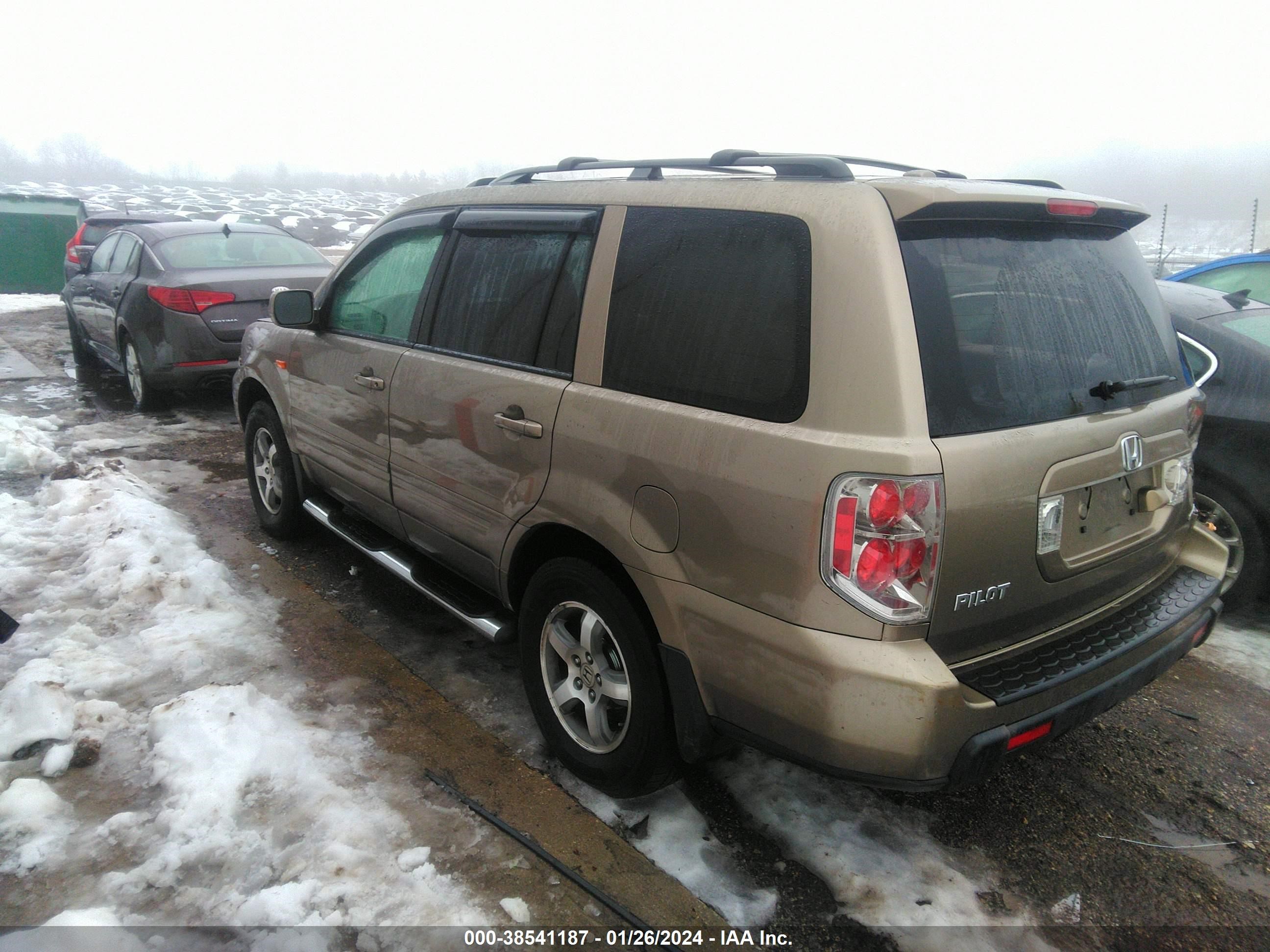 Photo 2 VIN: 5FNYF187X8B050216 - HONDA PILOT 