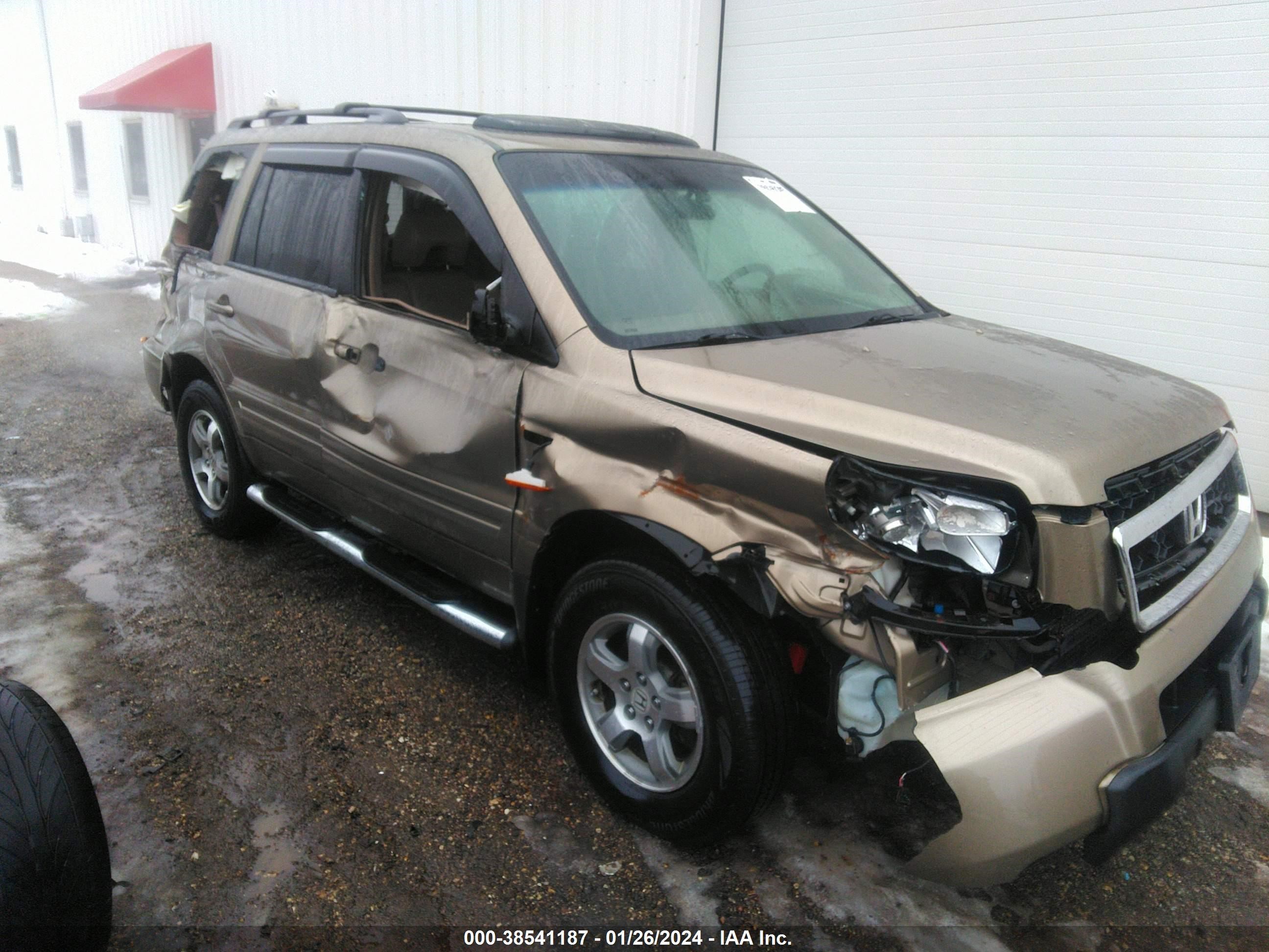 Photo 5 VIN: 5FNYF187X8B050216 - HONDA PILOT 