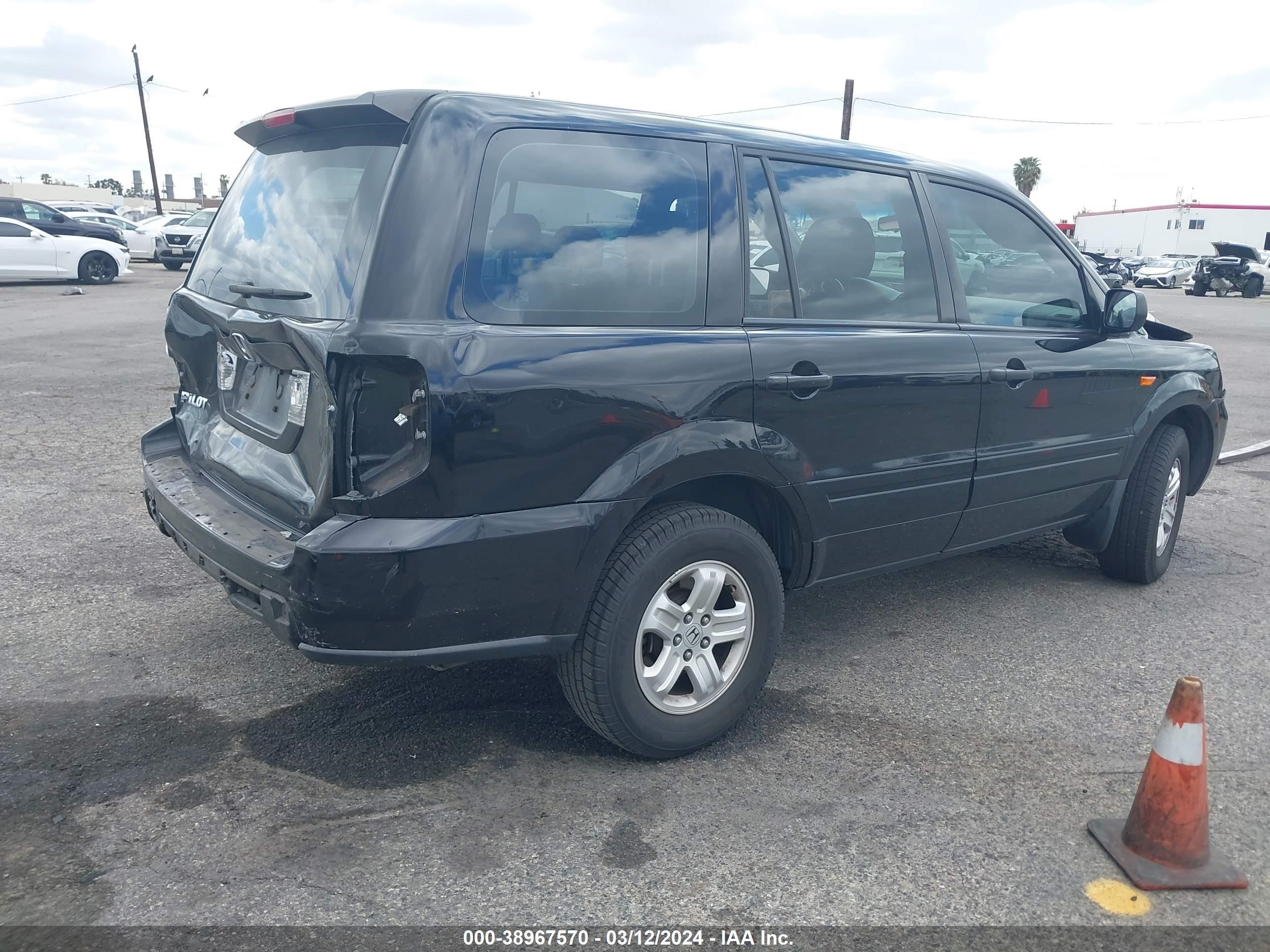 Photo 3 VIN: 5FNYF28106B024416 - HONDA PILOT 