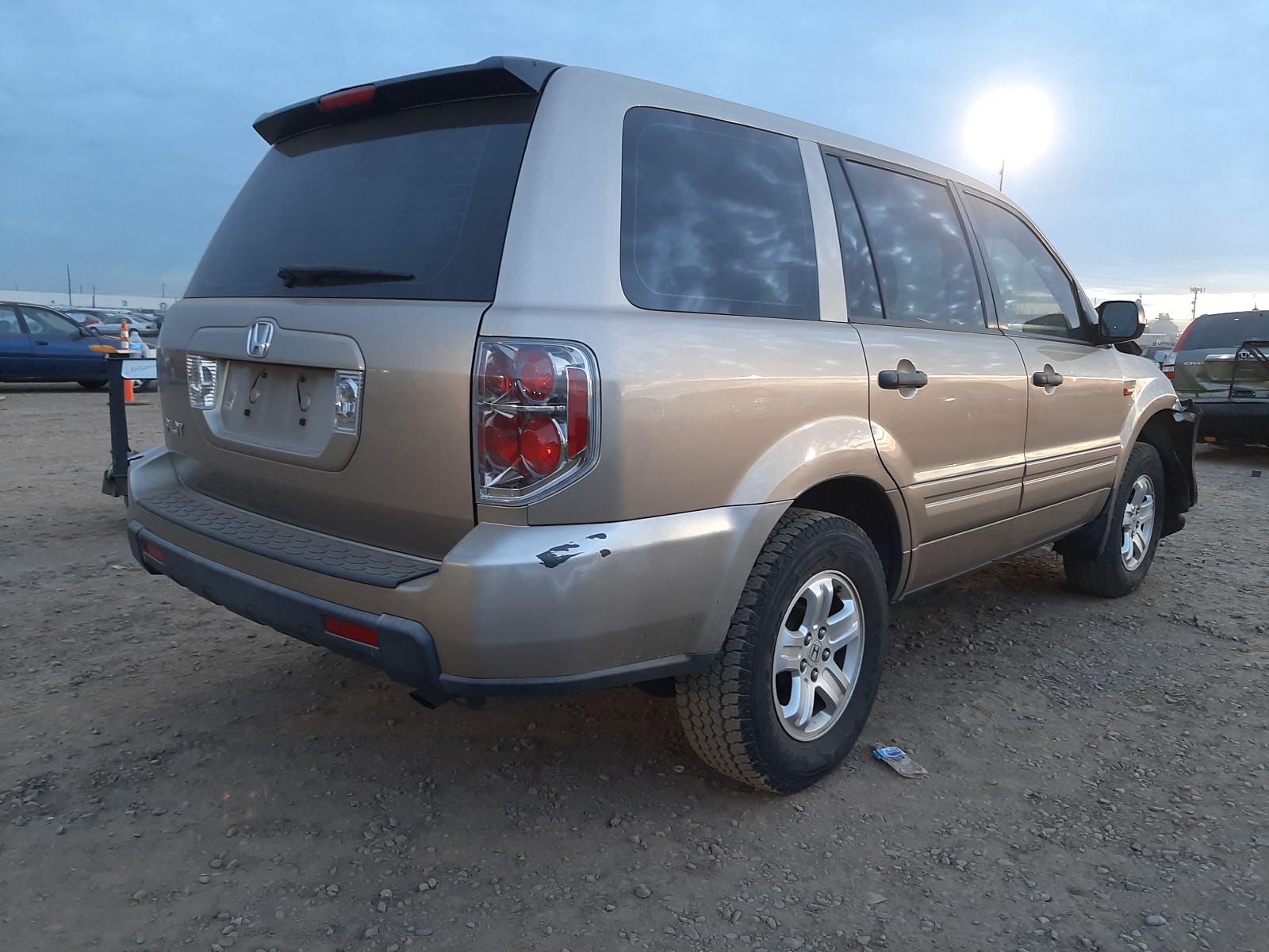 Photo 3 VIN: 5FNYF28117B028797 - HONDA PILOT LX 